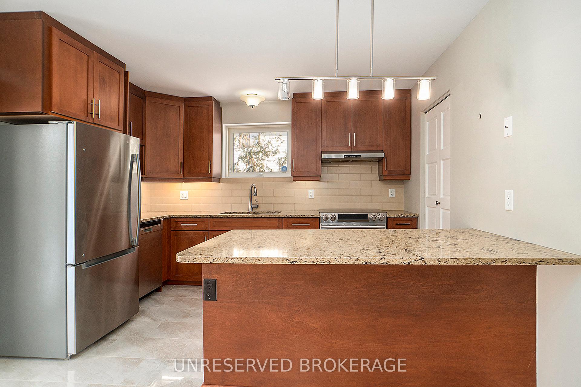 Photo 17 of 1453 Eastcliffe Way, Ottawa, Pineview — HOMEH