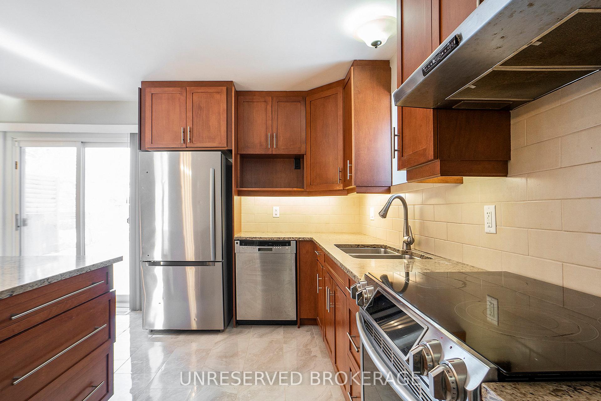 Photo 15 of 1453 Eastcliffe Way, Ottawa, Pineview — HOMEH