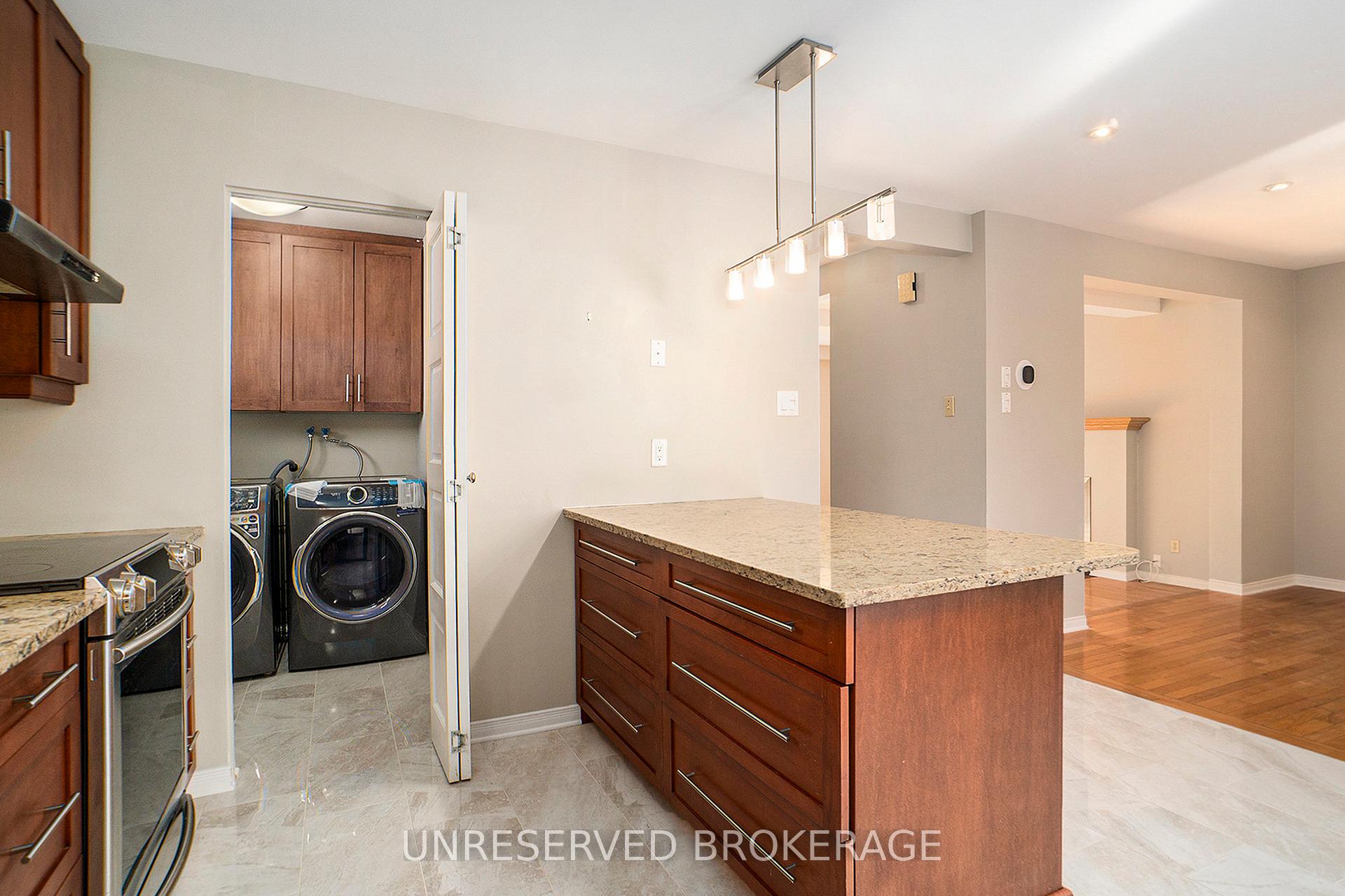 Photo 16 of 1453 Eastcliffe Way, Ottawa, Pineview — HOMEH