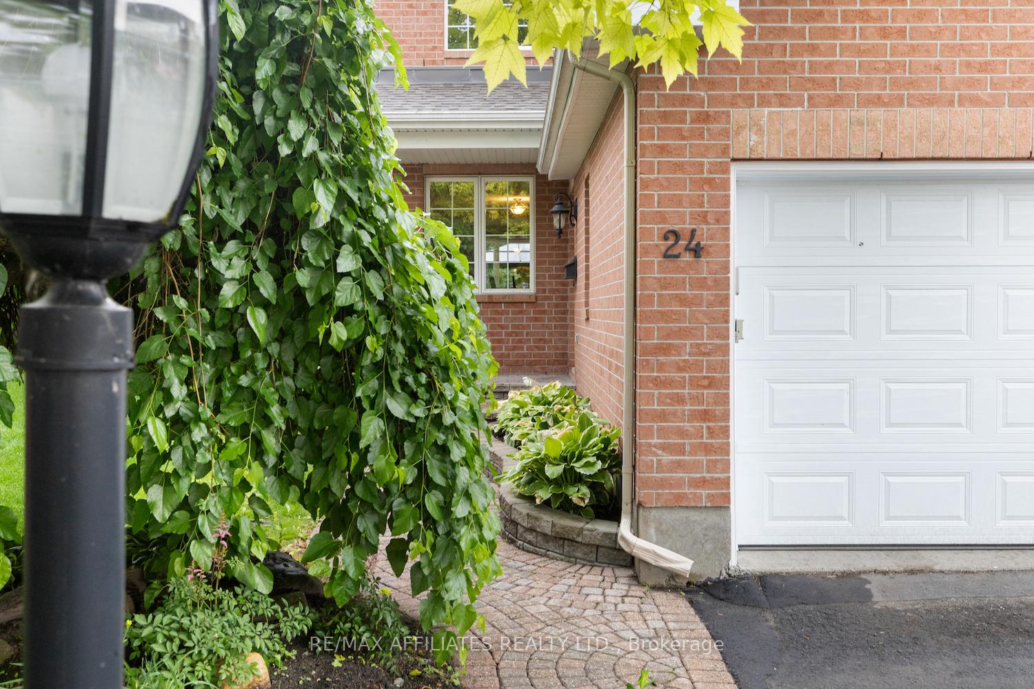 Photo 3 of 24 James Long Court, Ottawa, Barrhaven - Longfields — HOMEH