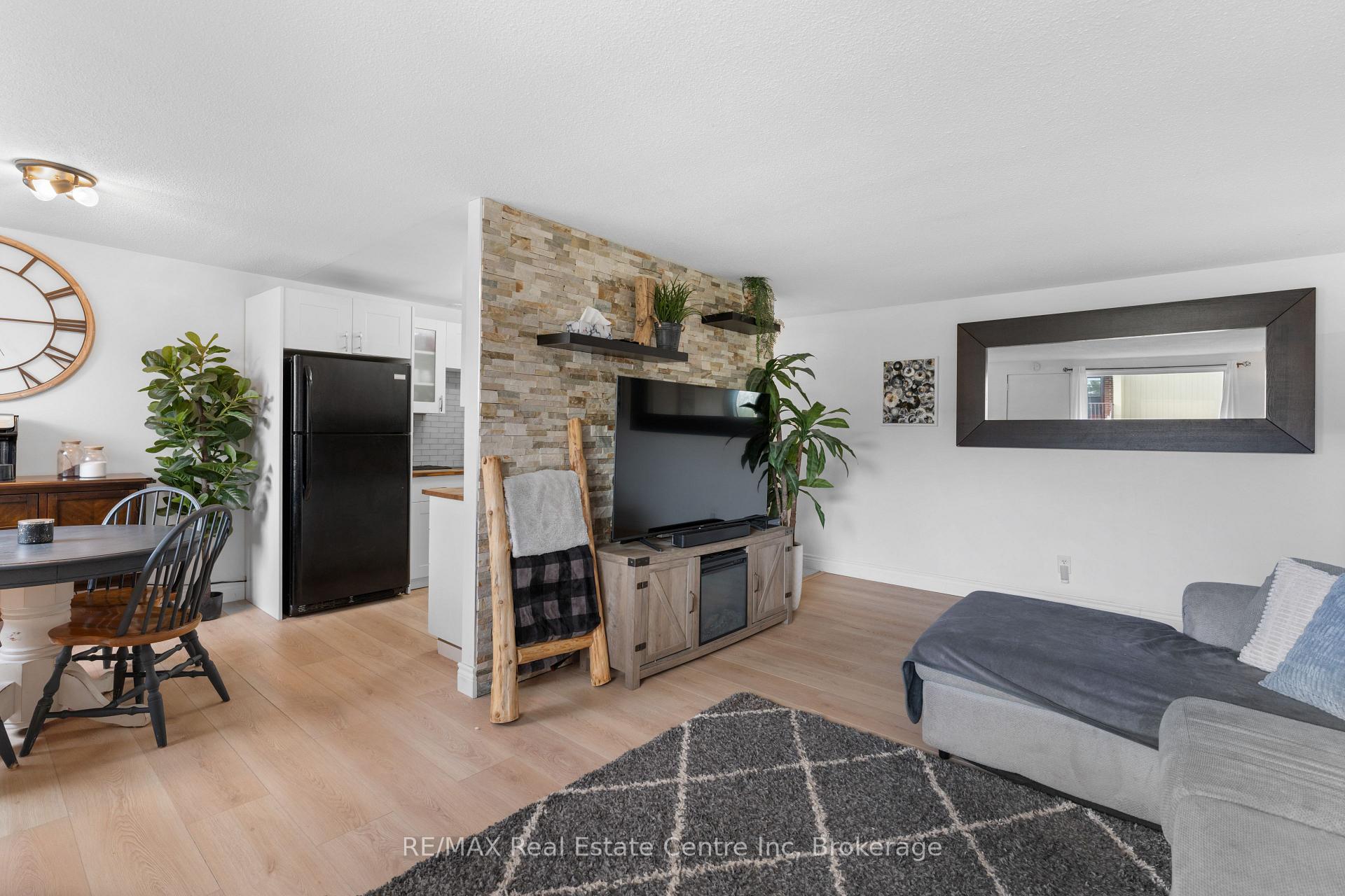 Photo 1 of Unit 305, 4 Avalon Place, Kitchener — HOMEH