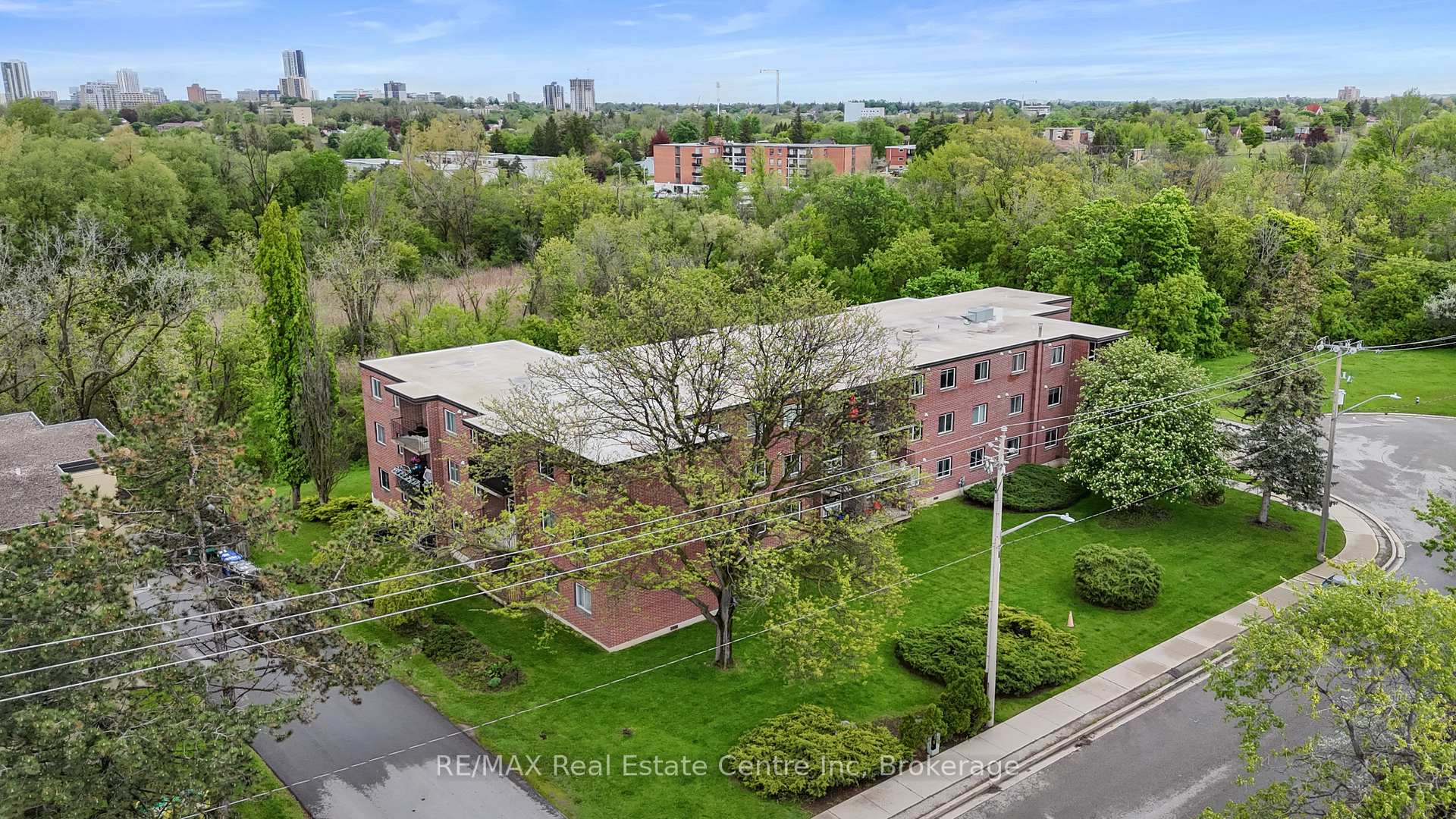 Photo 2 of Unit 305, 4 Avalon Place, Kitchener — HOMEH