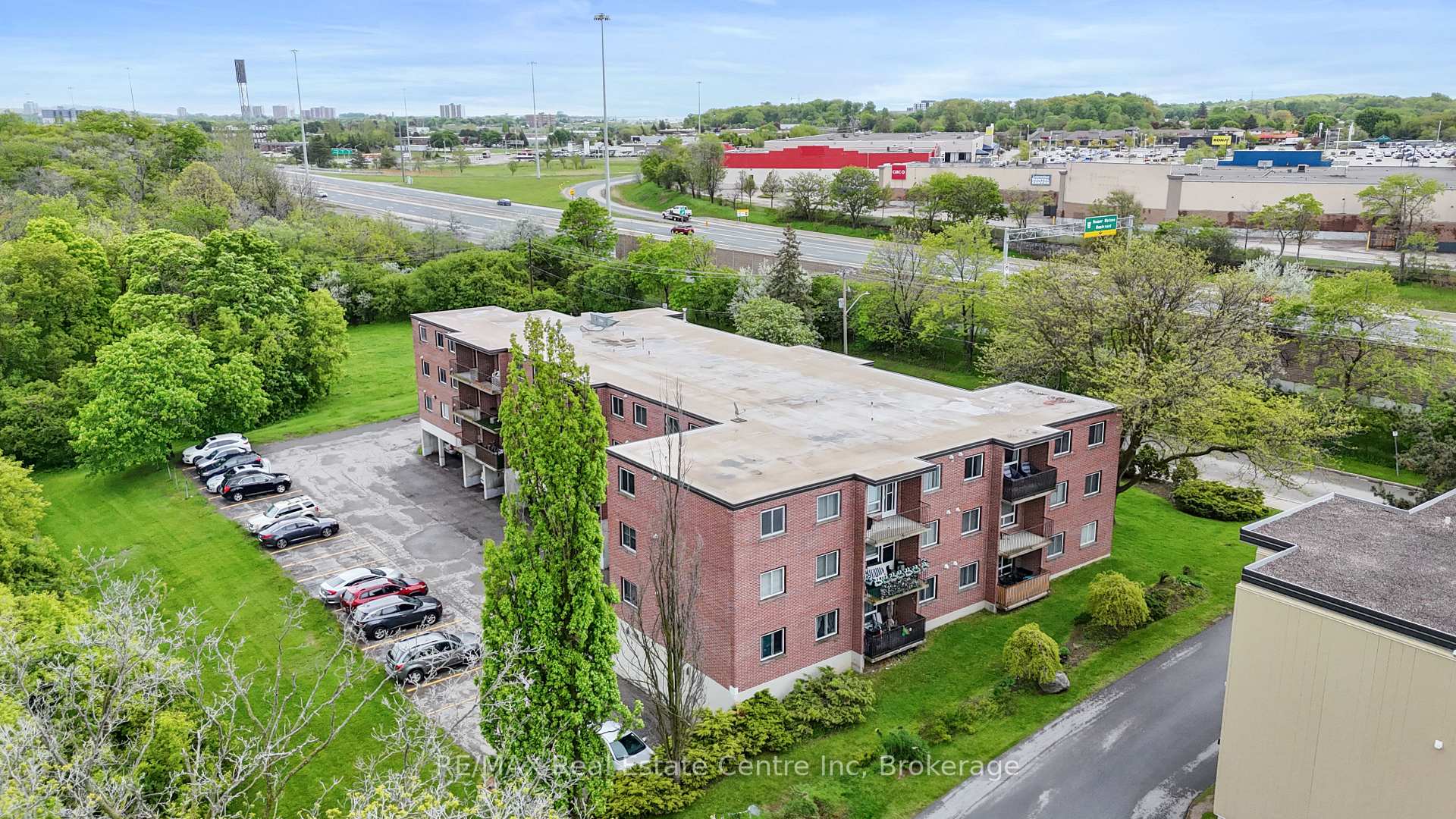 Photo 3 of Unit 305, 4 Avalon Place, Kitchener — HOMEH