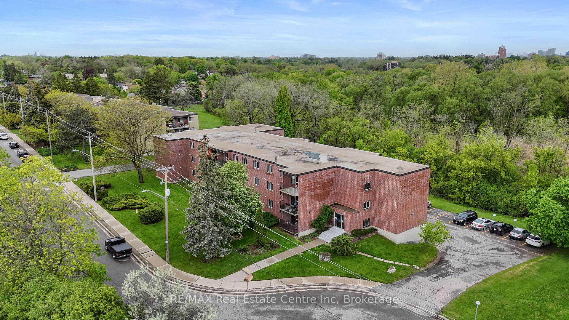 Photo 4 of Unit 305, 4 Avalon Place, Kitchener — HOMEH