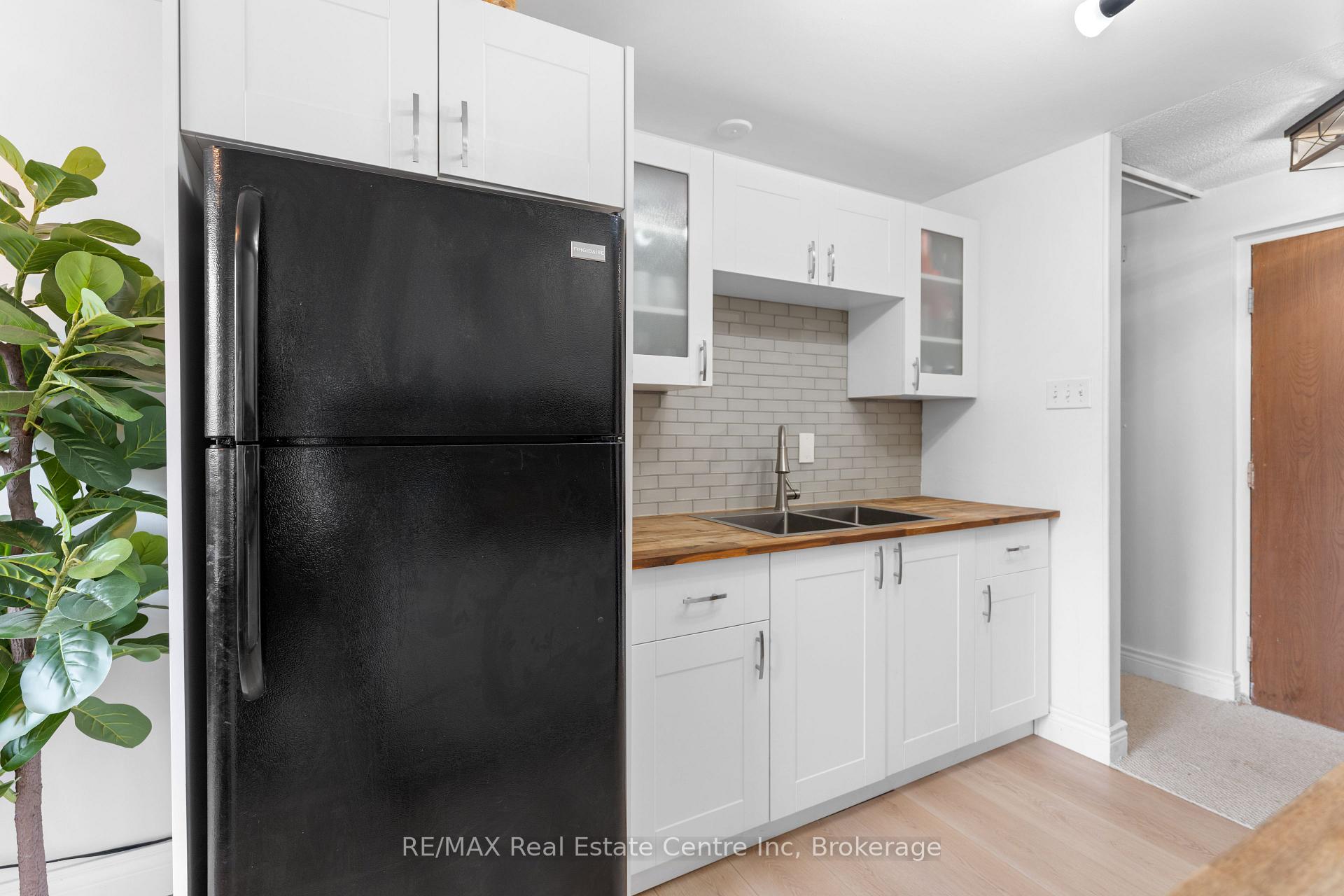 Photo 8 of Unit 305, 4 Avalon Place, Kitchener — HOMEH