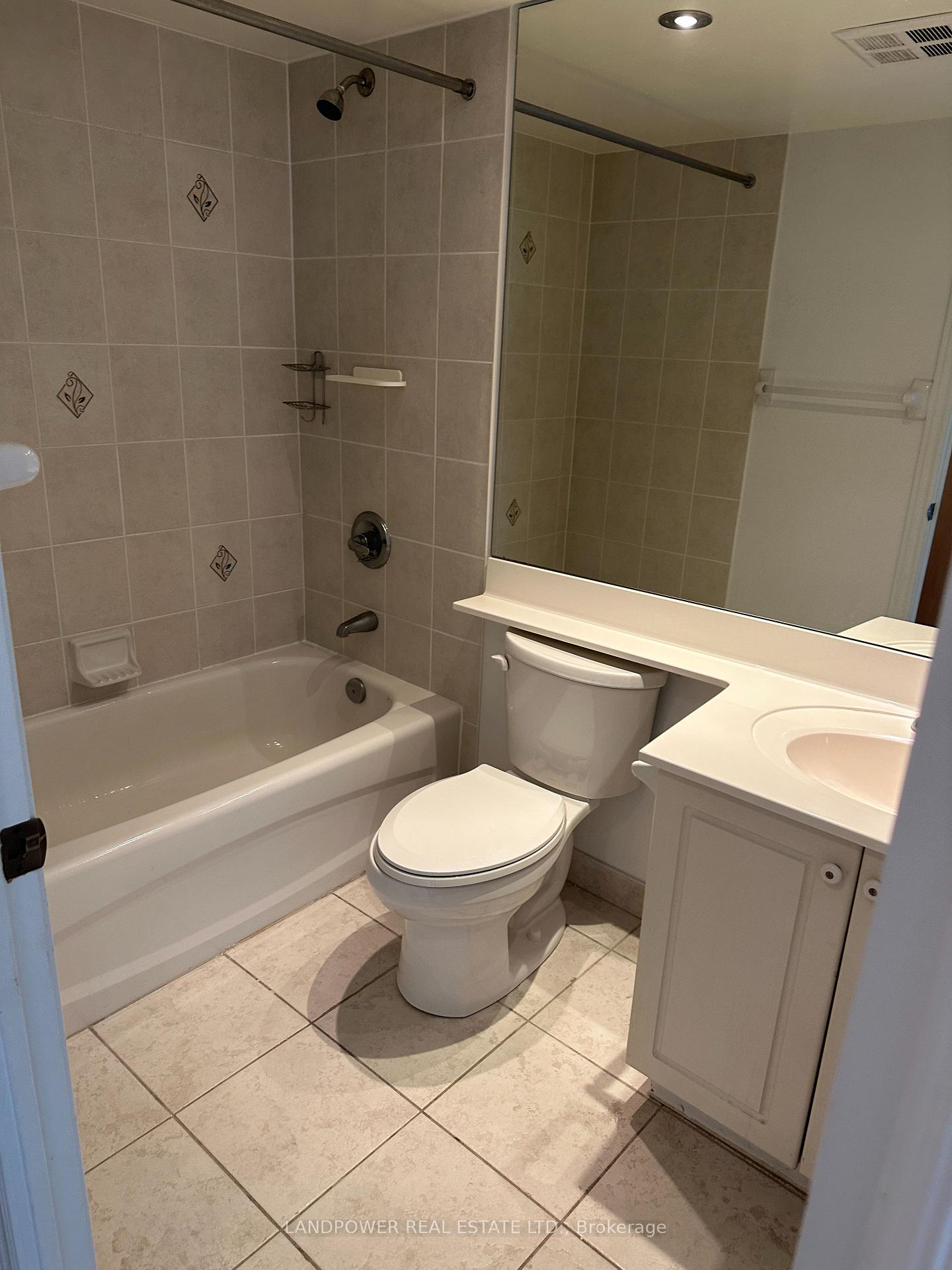 Photo 6 of Unit 320, 62 Suncrest Boulevard, Markham, Commerce Valley — HOMEH