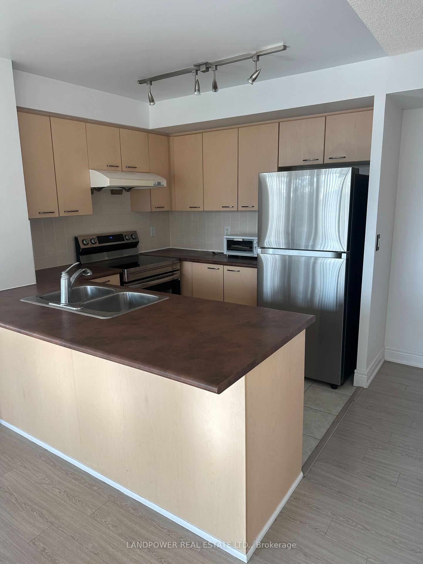 Photo 7 of Unit 320, 62 Suncrest Boulevard, Markham, Commerce Valley — HOMEH