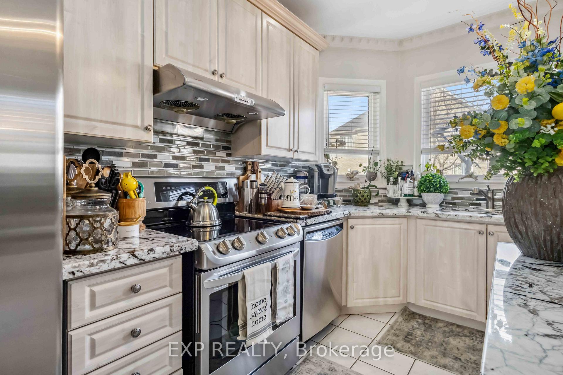 Photo 8 of 77 Loughlin Hill Crescent, Ajax, Central East — HOMEH