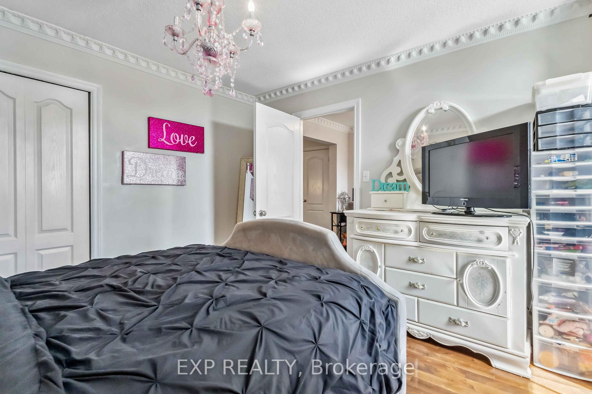 Photo 17 of 77 Loughlin Hill Crescent, Ajax, Central East — HOMEH