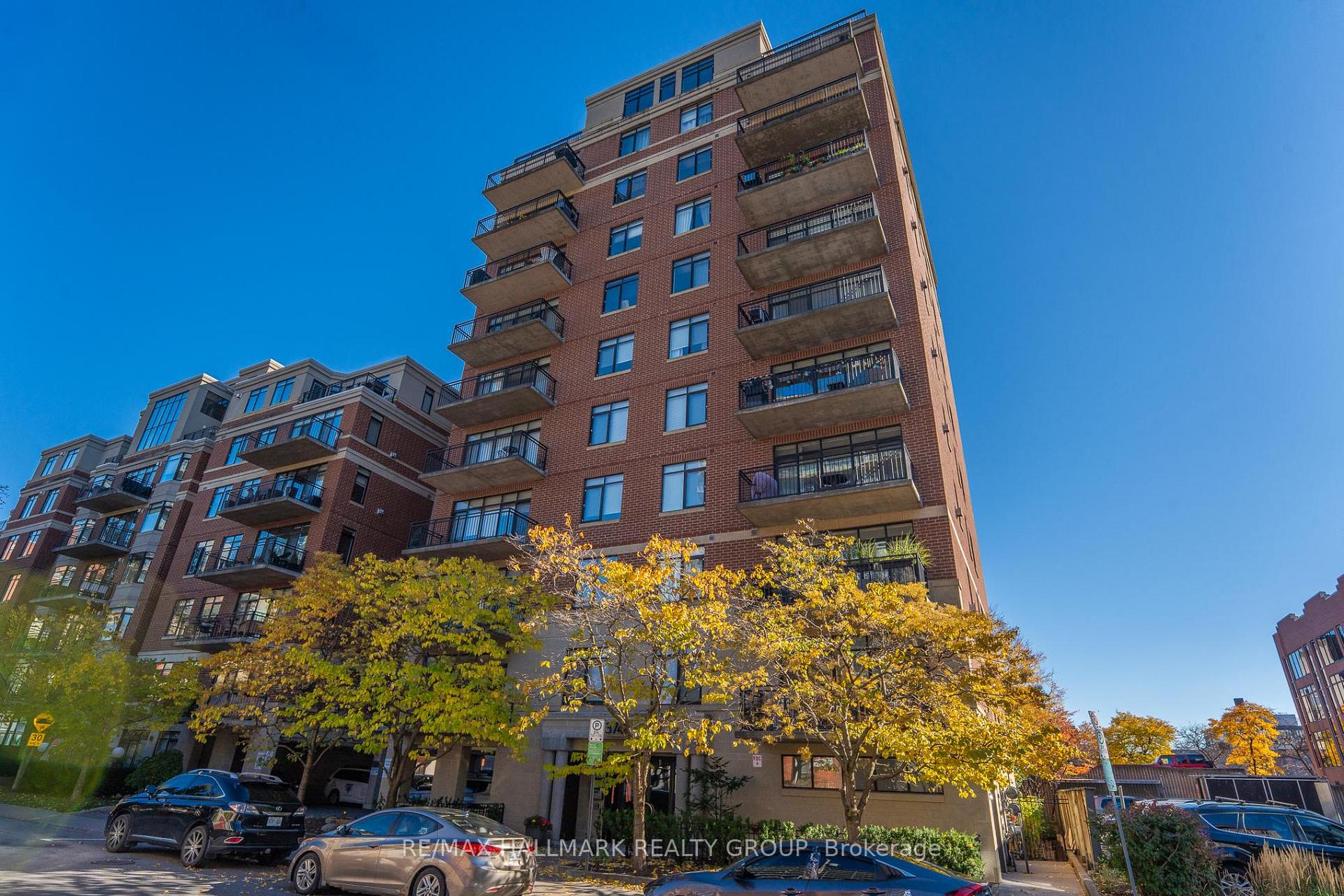 Front of Unit 401, 374 Cooper Street