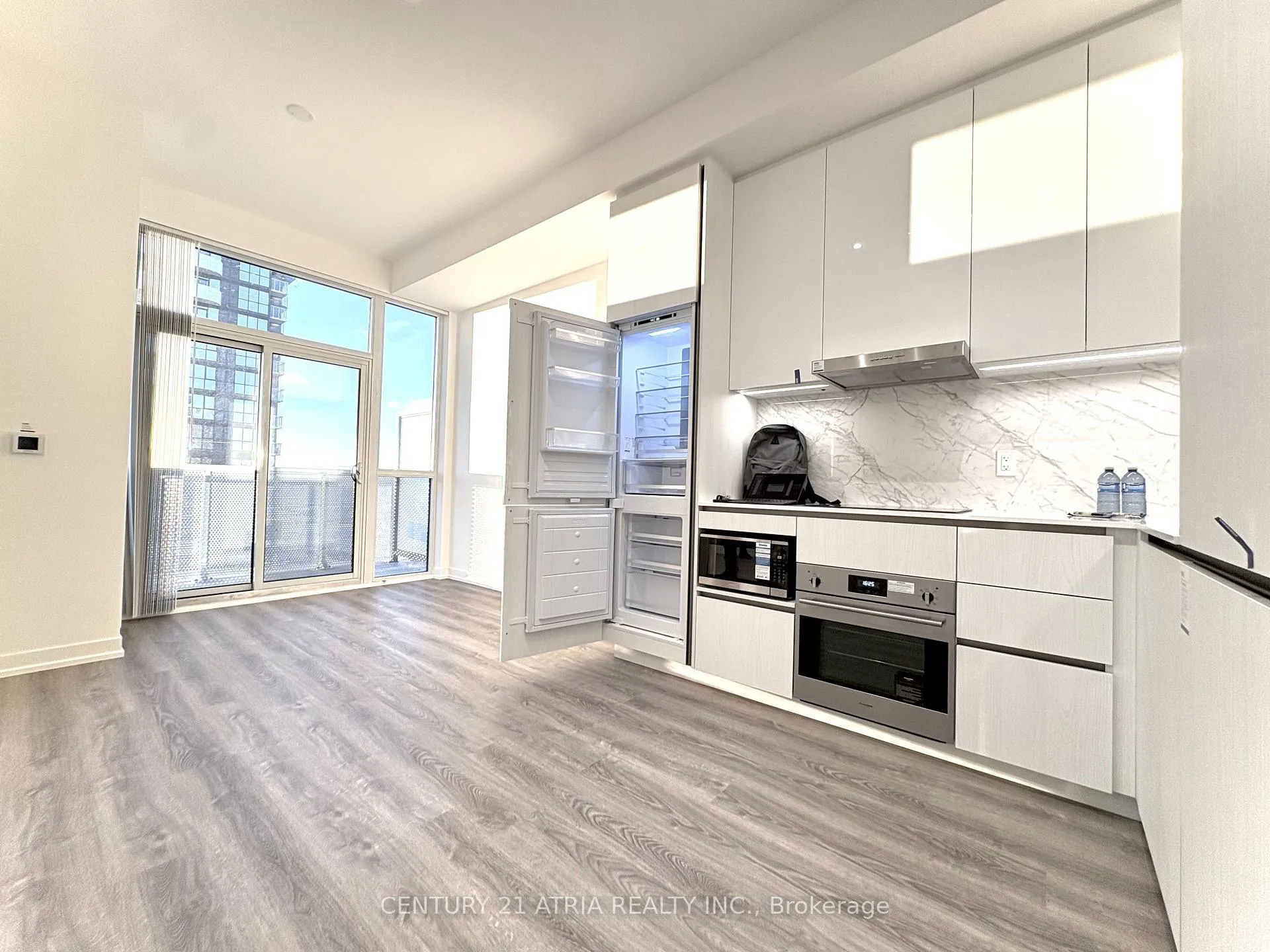 Photo 3 of Unit 3711, 8 Interchange Way, Vaughan, Vaughan Corporate Centre — HOMEH