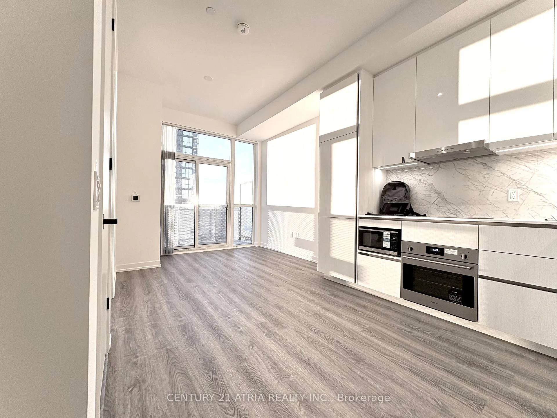 Photo 4 of Unit 3711, 8 Interchange Way, Vaughan, Vaughan Corporate Centre — HOMEH