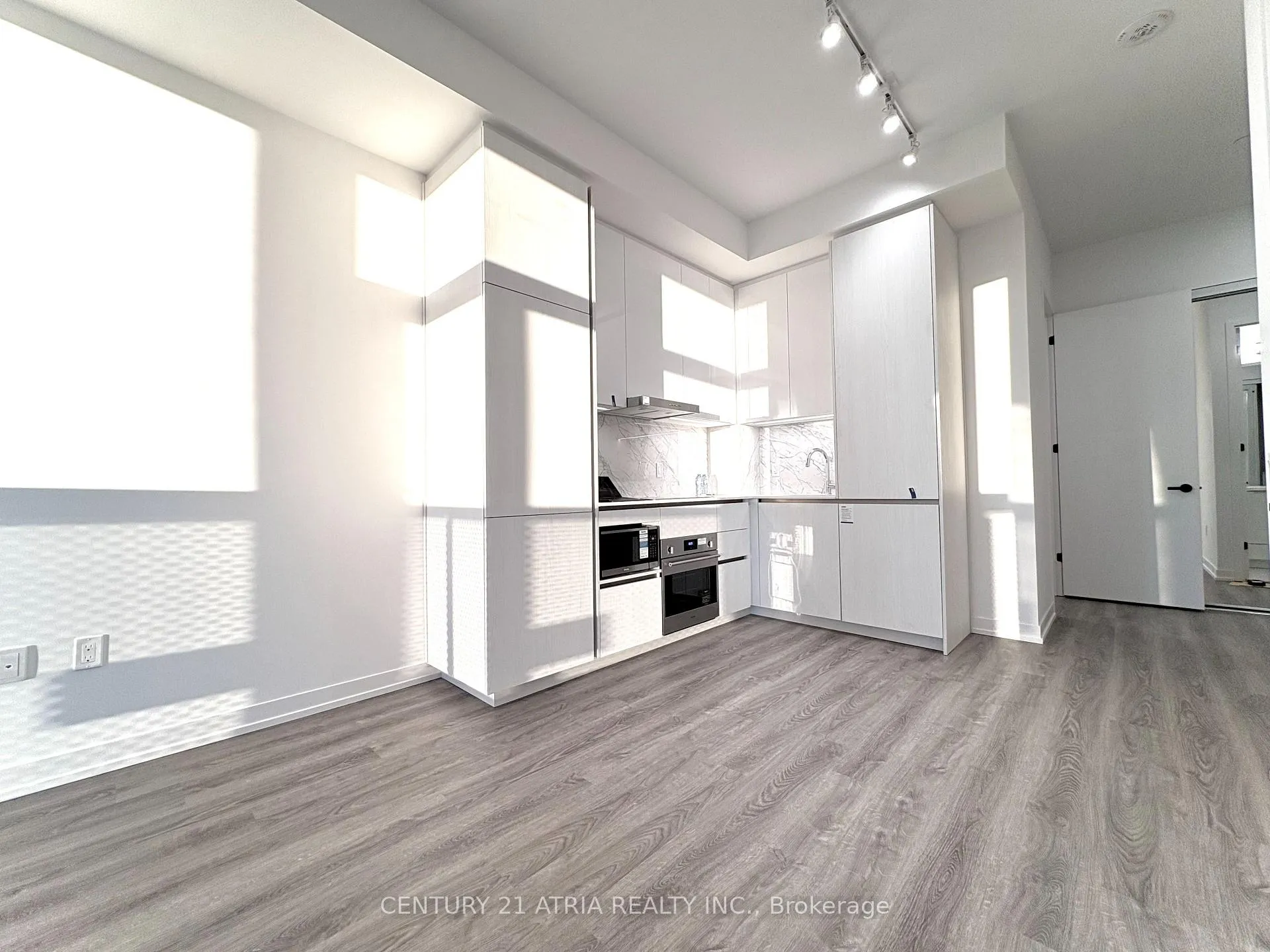 Photo 5 of Unit 3711, 8 Interchange Way, Vaughan, Vaughan Corporate Centre — HOMEH