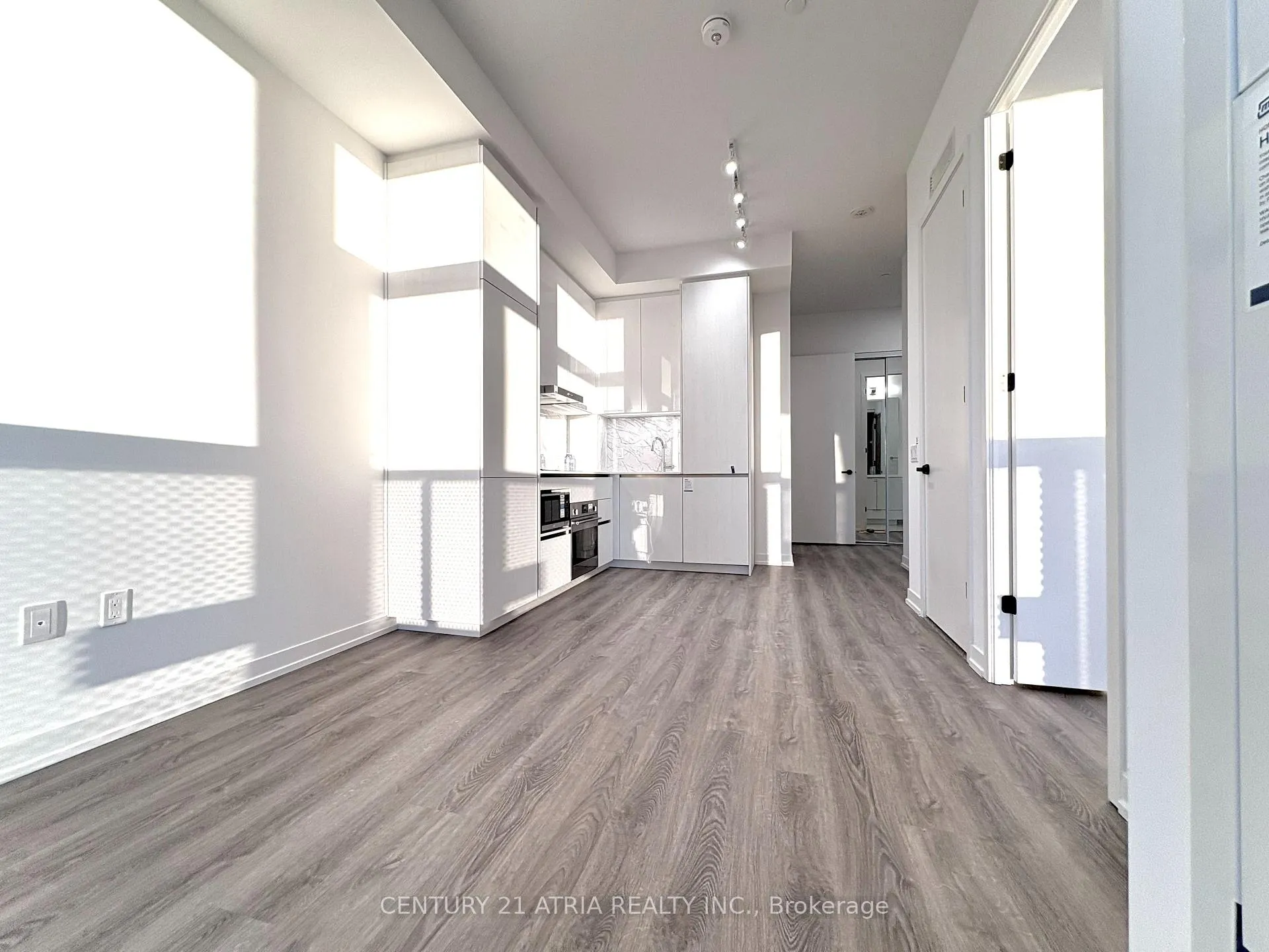 Photo 6 of Unit 3711, 8 Interchange Way, Vaughan, Vaughan Corporate Centre — HOMEH