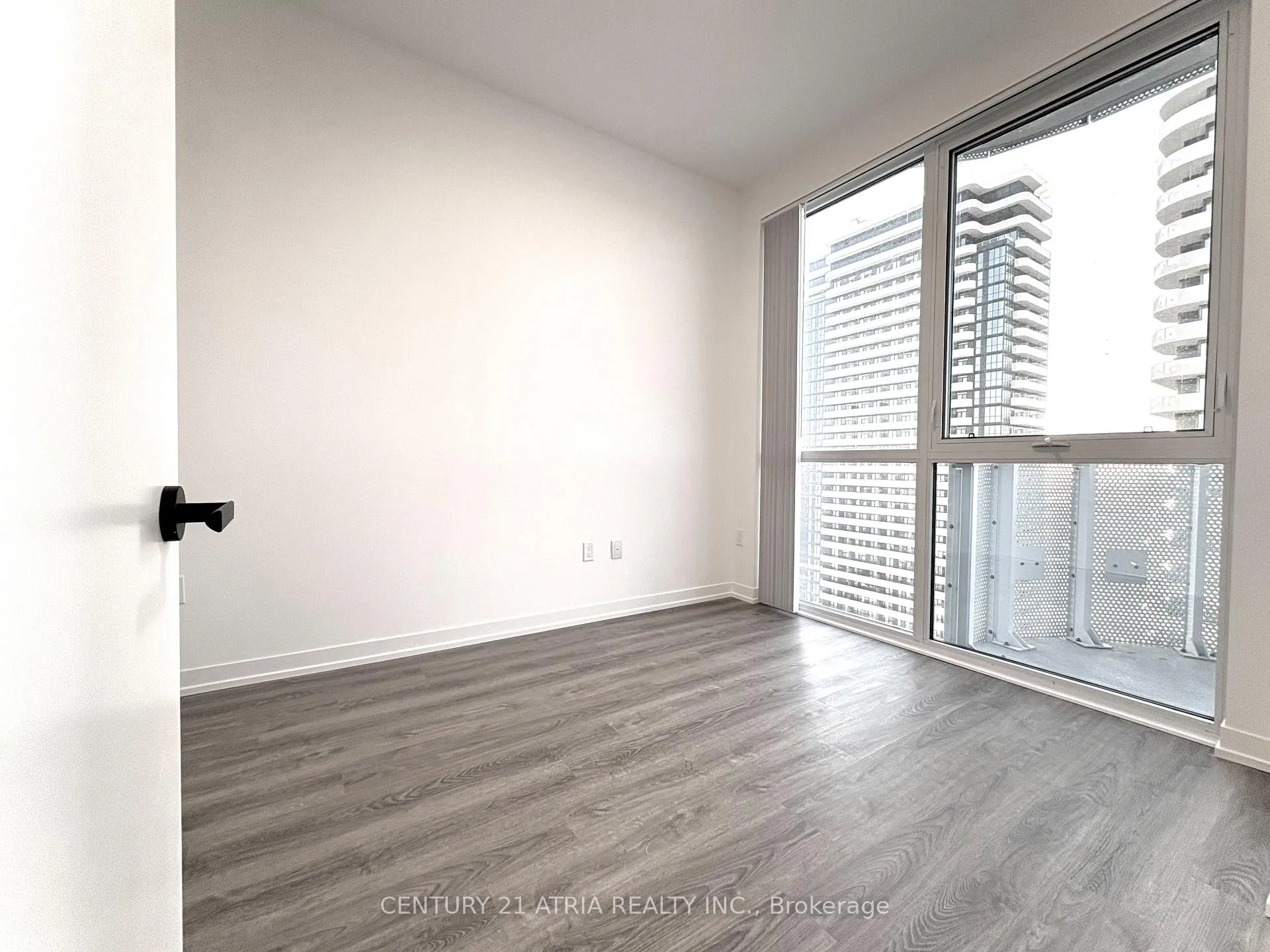 Photo 7 of Unit 3711, 8 Interchange Way, Vaughan, Vaughan Corporate Centre — HOMEH