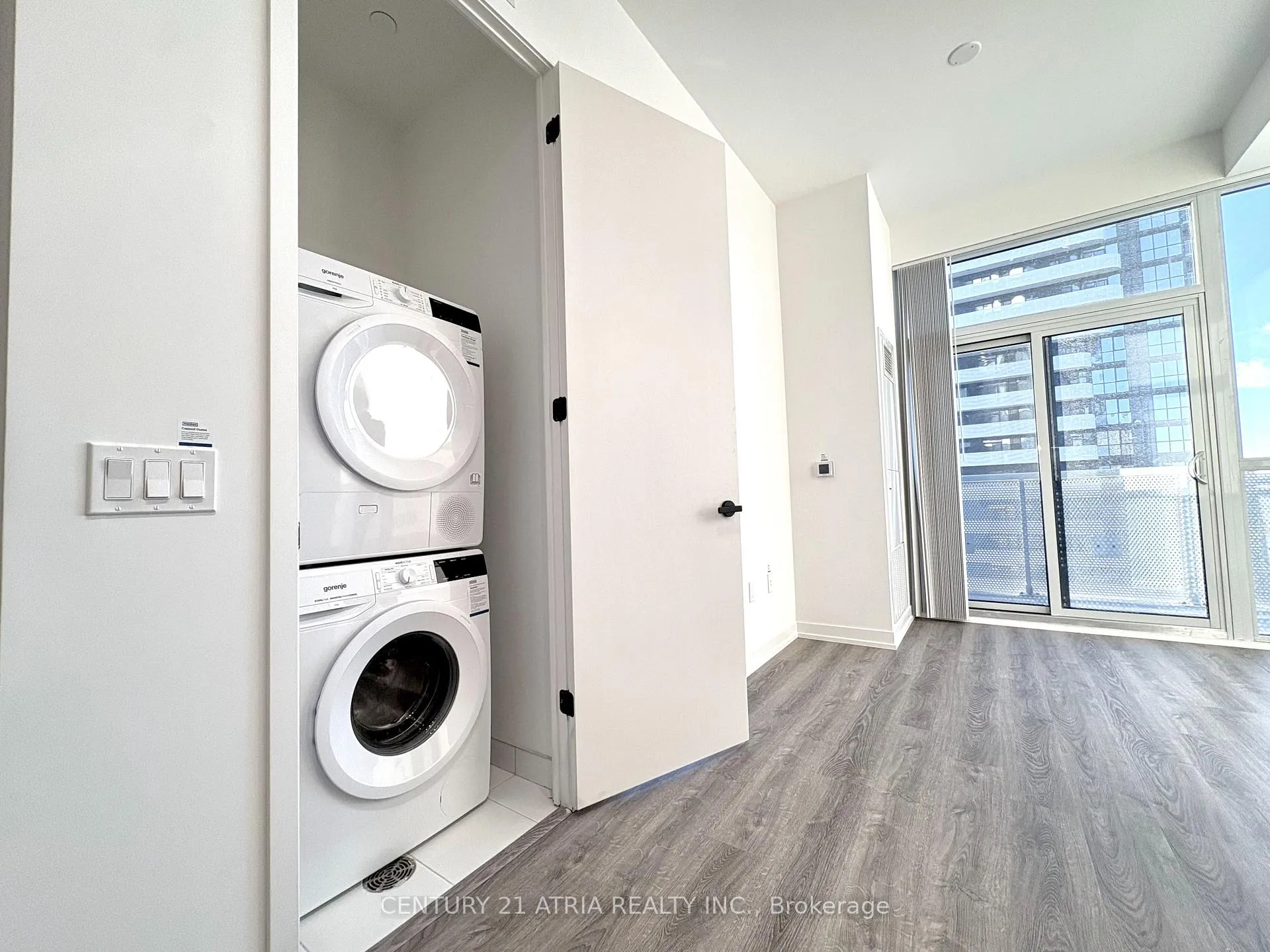 Photo 10 of Unit 3711, 8 Interchange Way, Vaughan, Vaughan Corporate Centre — HOMEH