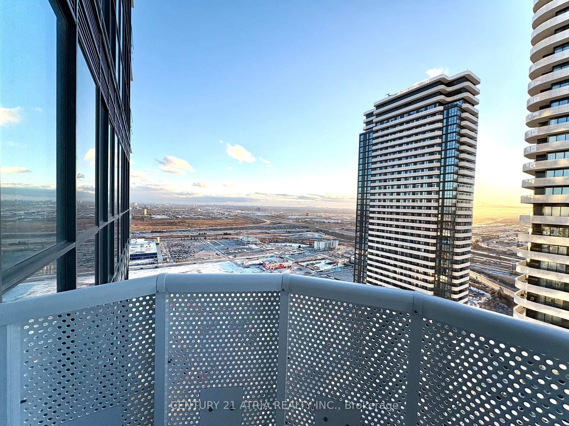 Photo 11 of Unit 3711, 8 Interchange Way, Vaughan, Vaughan Corporate Centre — HOMEH