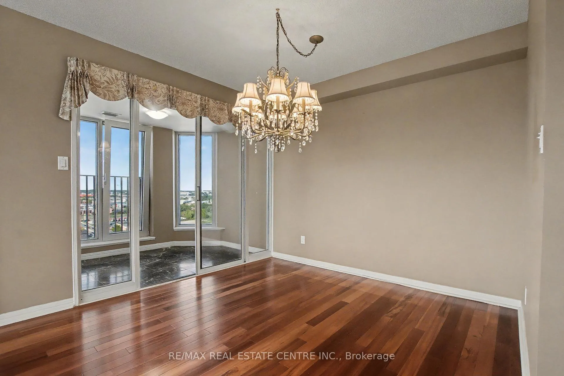 Photo 9 of Unit 1801, 190 Hespeler Road, Cambridge — HOMEH