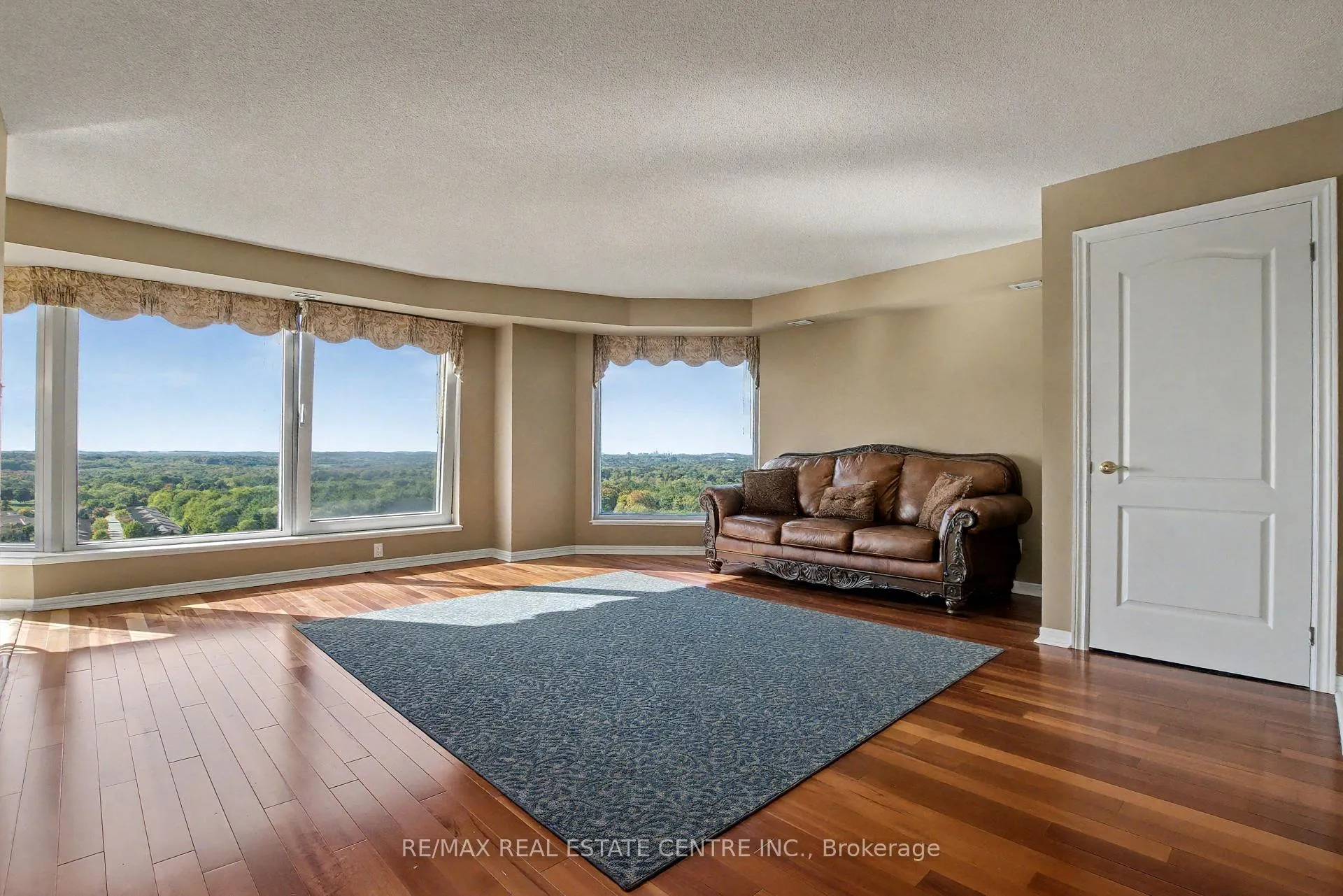Photo 11 of Unit 1801, 190 Hespeler Road, Cambridge — HOMEH