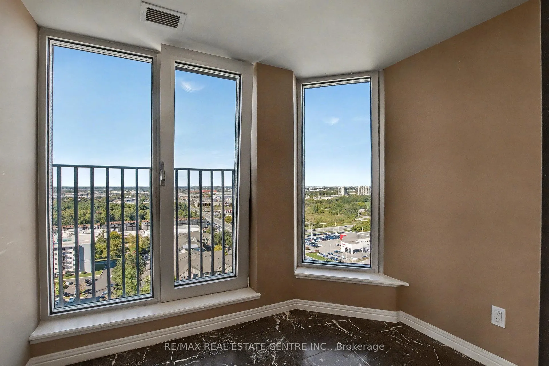 Photo 18 of Unit 1801, 190 Hespeler Road, Cambridge — HOMEH