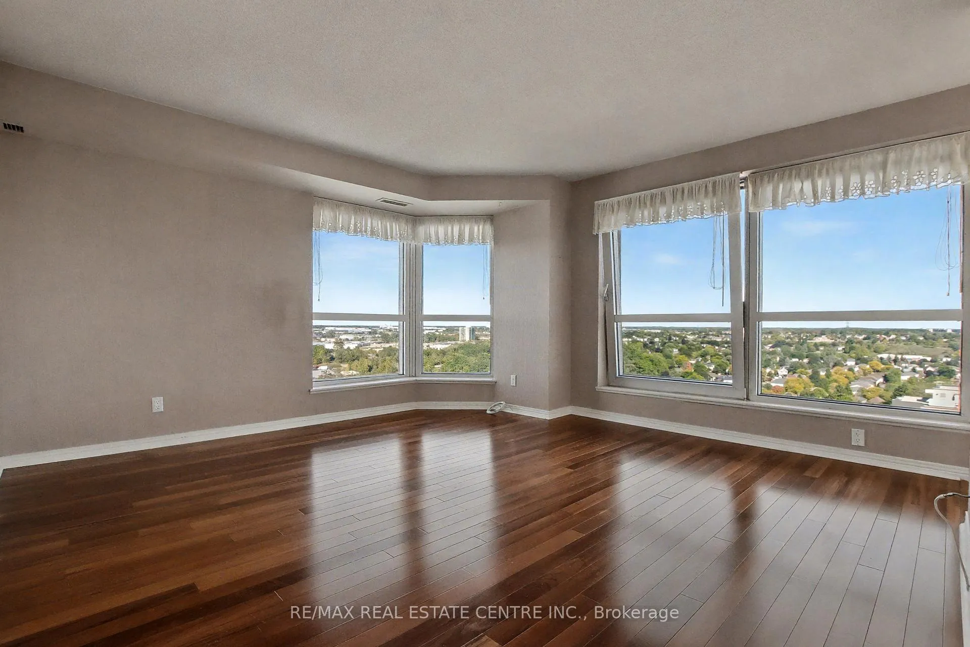 Photo 23 of Unit 1801, 190 Hespeler Road, Cambridge — HOMEH