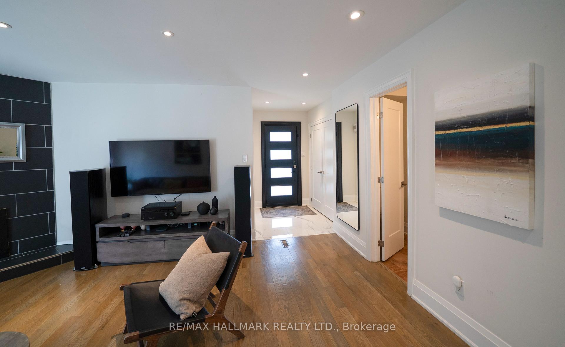 Photo 2 of 131 Batson Drive, Aurora, Aurora Village — HOMEH