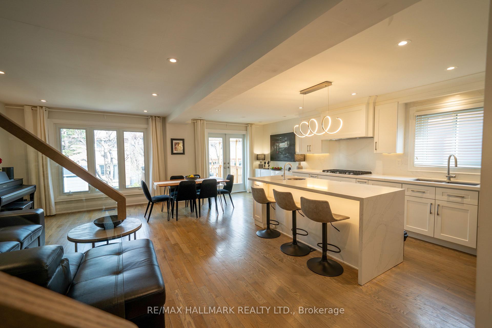 Photo 9 of 131 Batson Drive, Aurora, Aurora Village — HOMEH