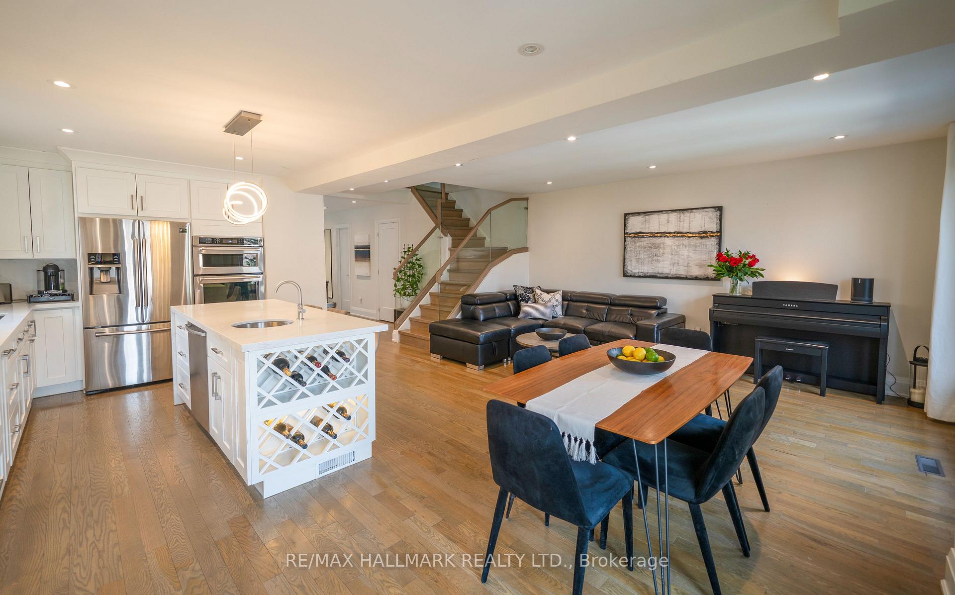 Photo 10 of 131 Batson Drive, Aurora, Aurora Village — HOMEH