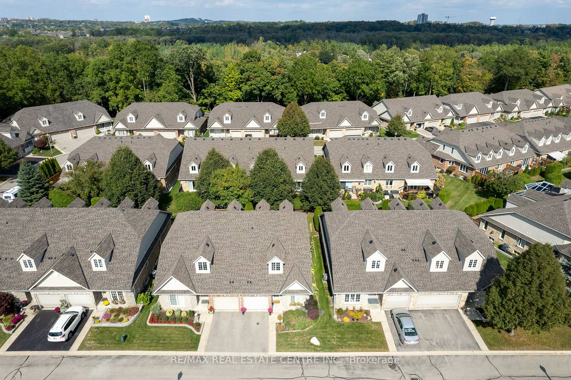 Photo 3 of Unit 5G, 350 Doon Valley Drive, Kitchener — HOMEH