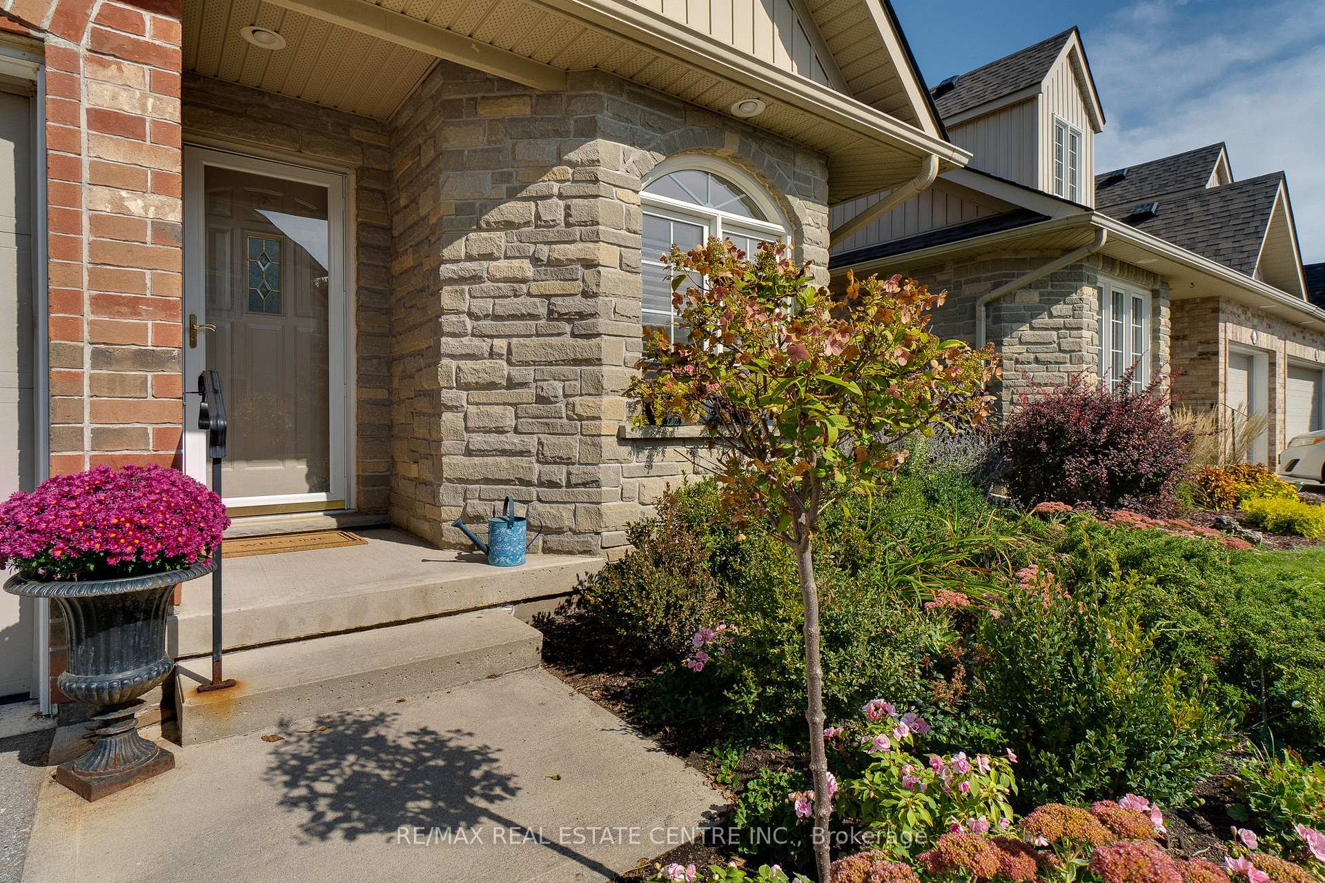 Photo 4 of Unit 5G, 350 Doon Valley Drive, Kitchener — HOMEH