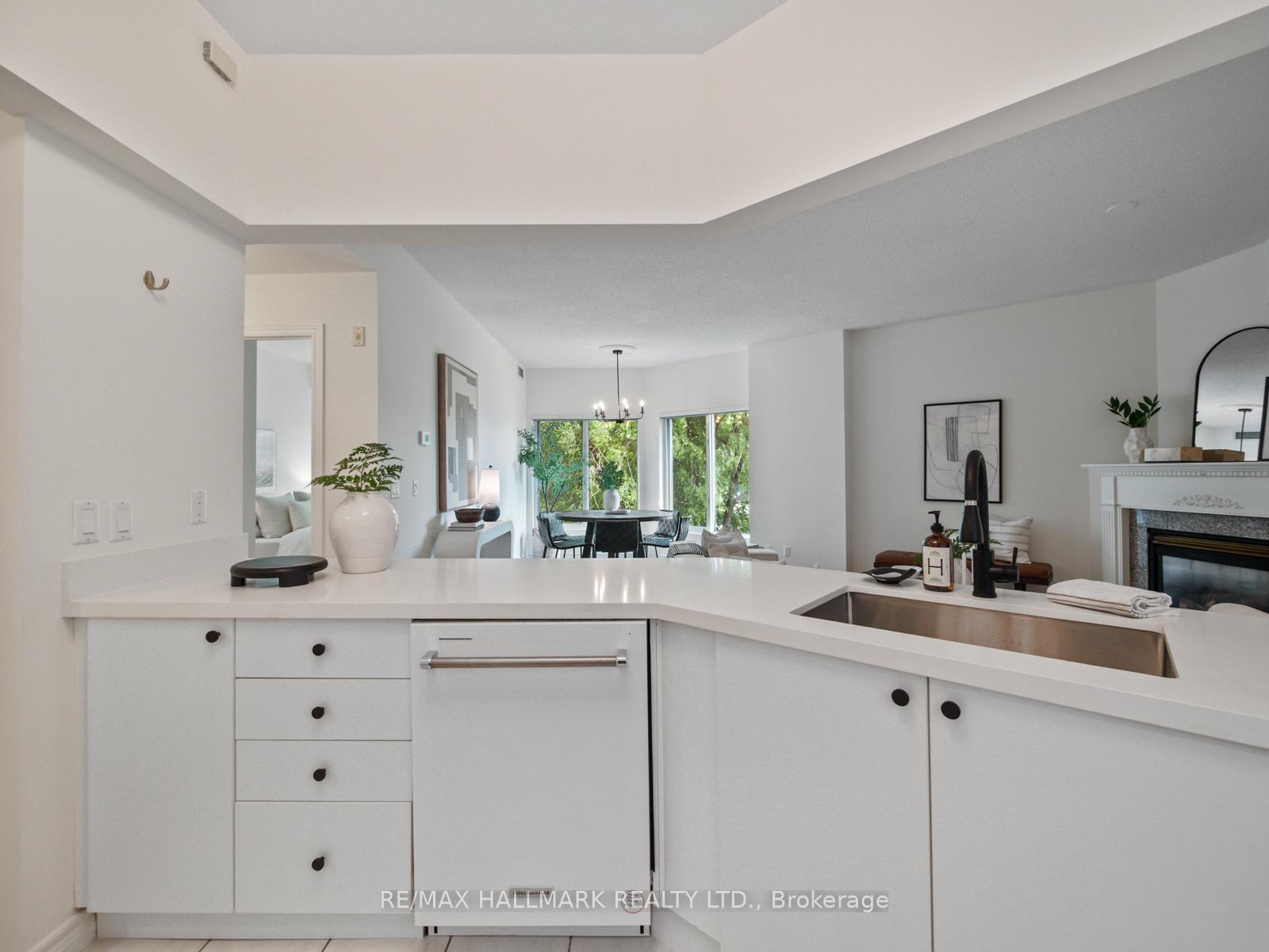 Photo 4 of Unit 413, 211 Randolph Road, Toronto, Leaside — HOMEH