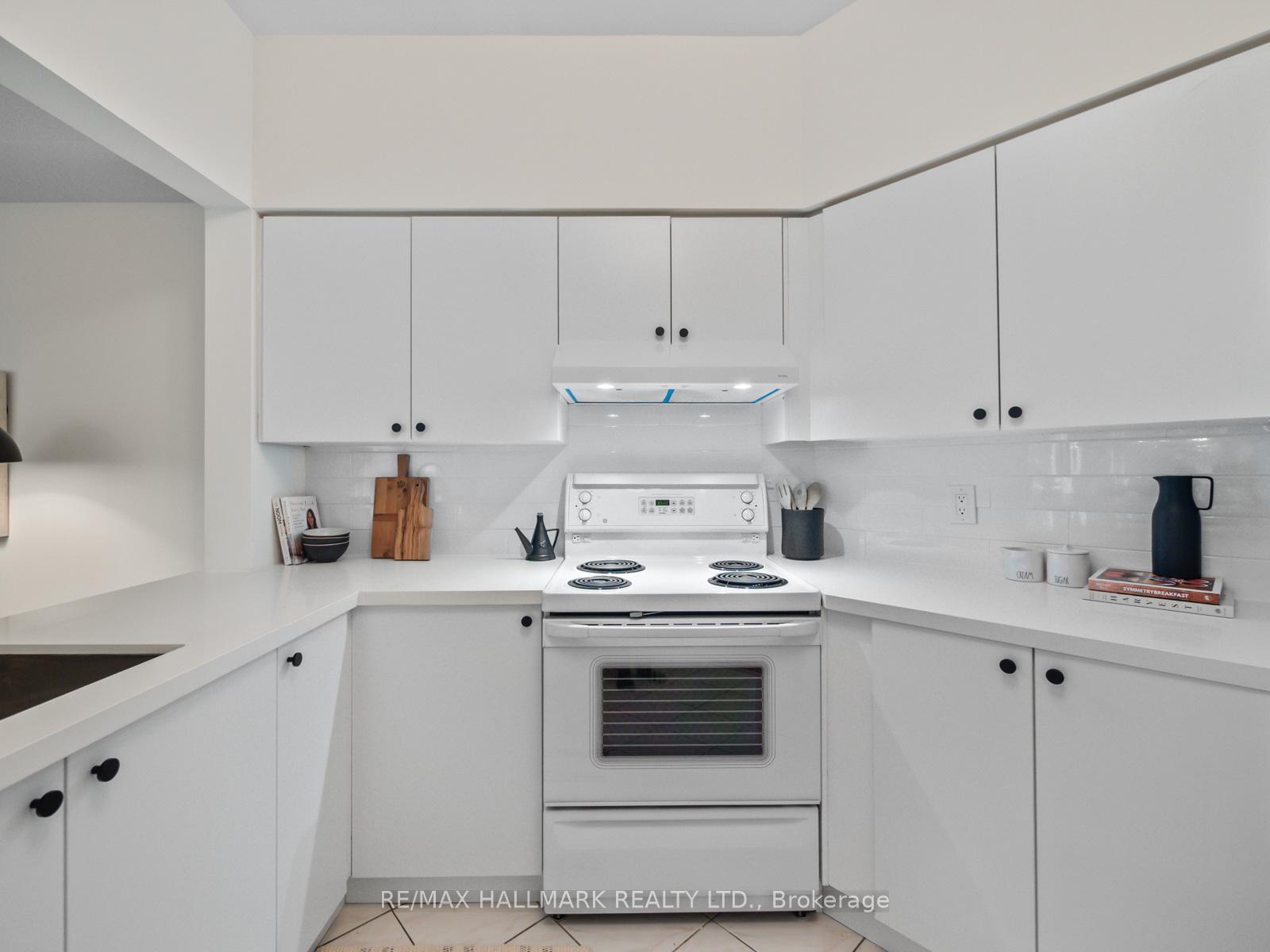 Photo 5 of Unit 413, 211 Randolph Road, Toronto, Leaside — HOMEH