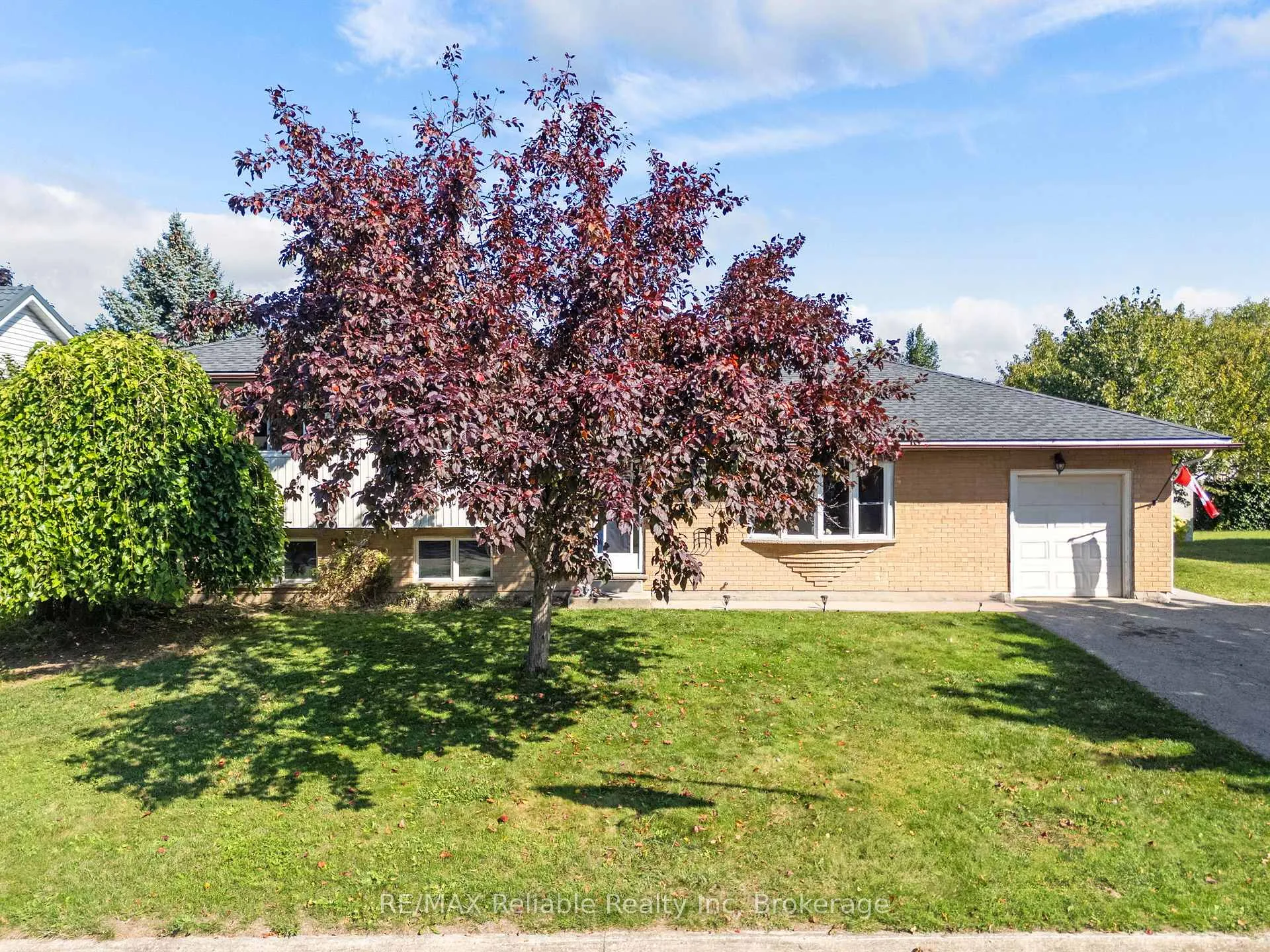 Photo 2 of 36 Lee Crescent, Goderich, Goderich (Town) — HOMEH
