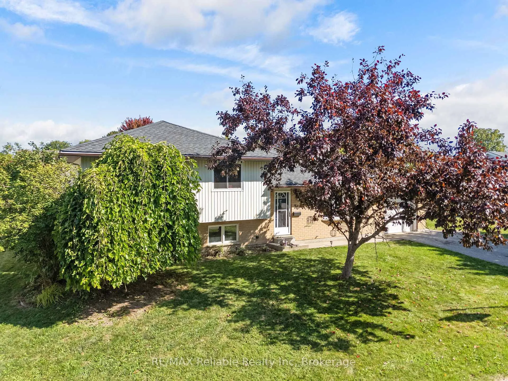 Photo 4 of 36 Lee Crescent, Goderich, Goderich (Town) — HOMEH