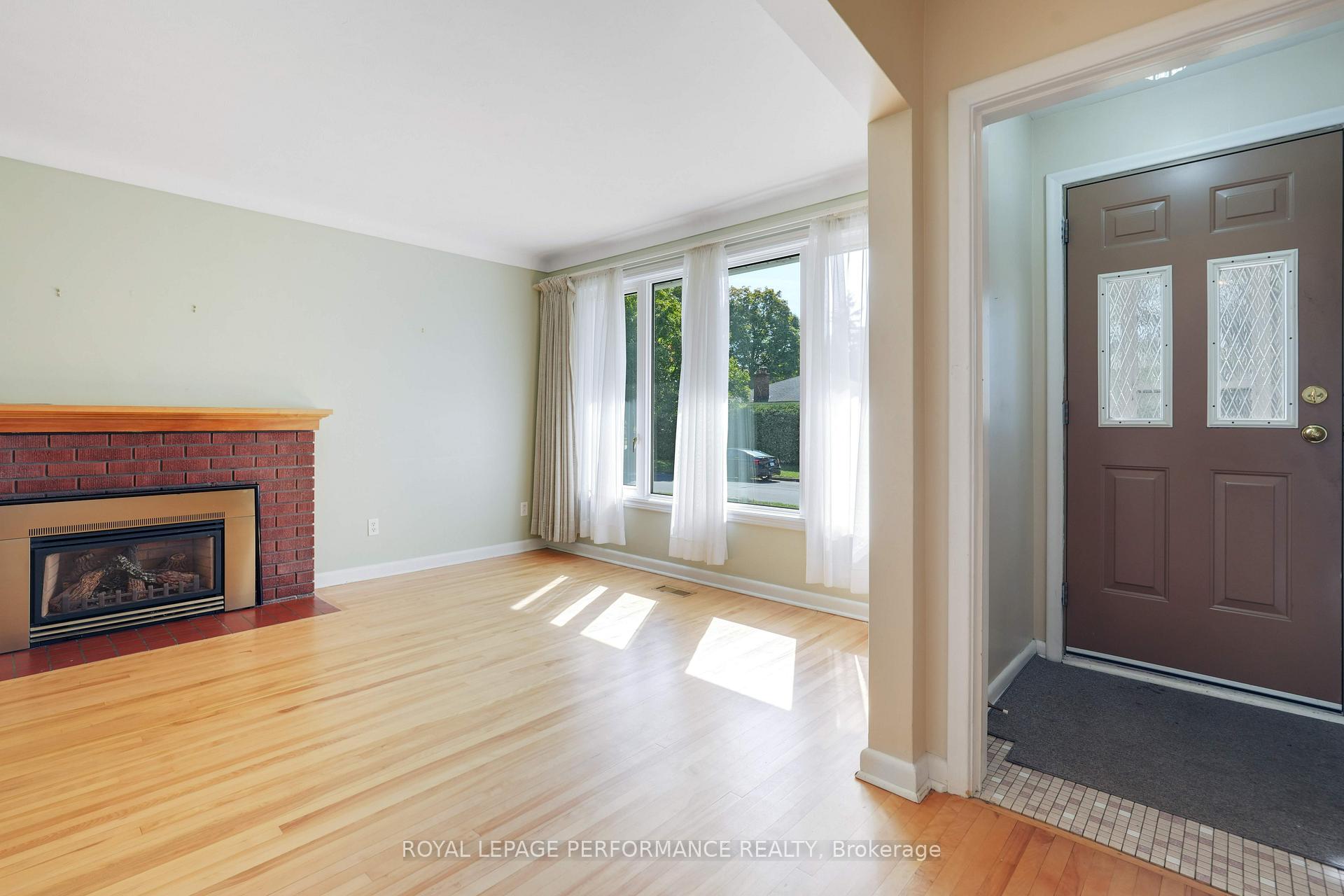 Photo 3 of 773 Fairdale Avenue, Ottawa, Elmvale Acres — HOMEH