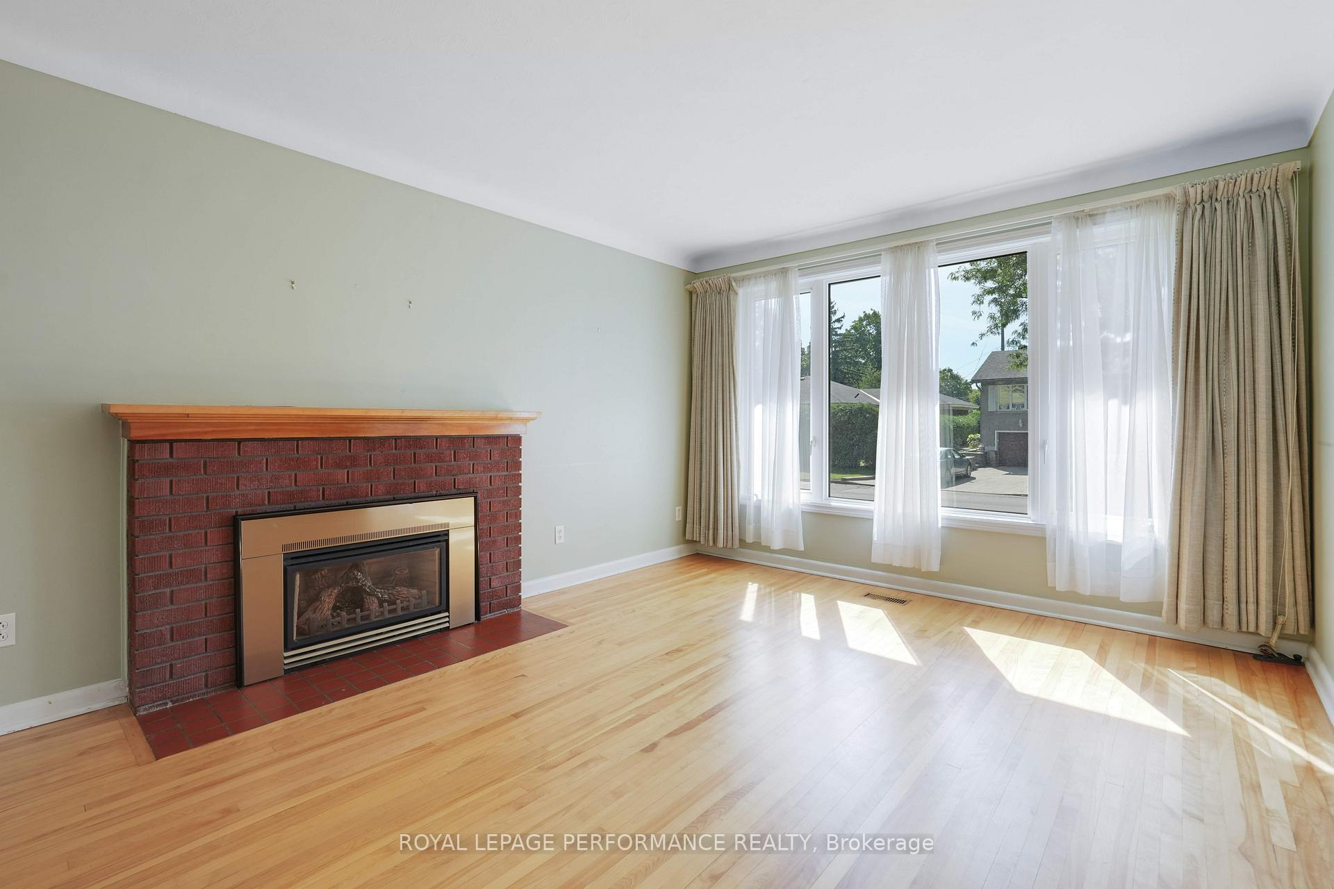 Photo 2 of 773 Fairdale Avenue, Ottawa, Elmvale Acres — HOMEH
