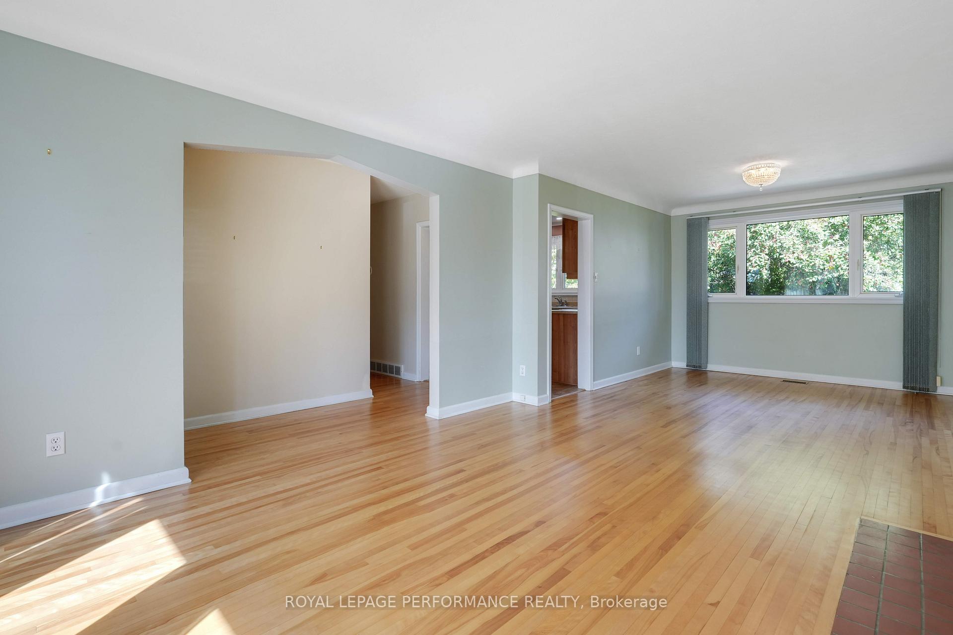 Photo 6 of 773 Fairdale Avenue, Ottawa, Elmvale Acres — HOMEH