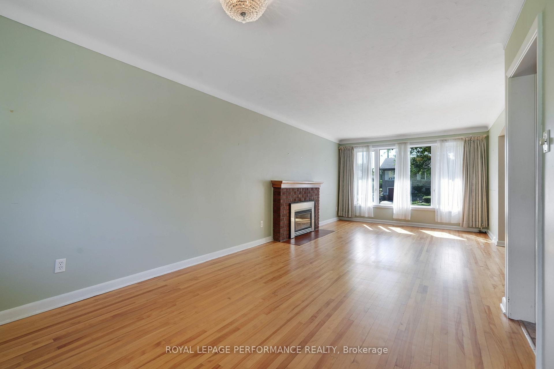 Photo 10 of 773 Fairdale Avenue, Ottawa, Elmvale Acres — HOMEH