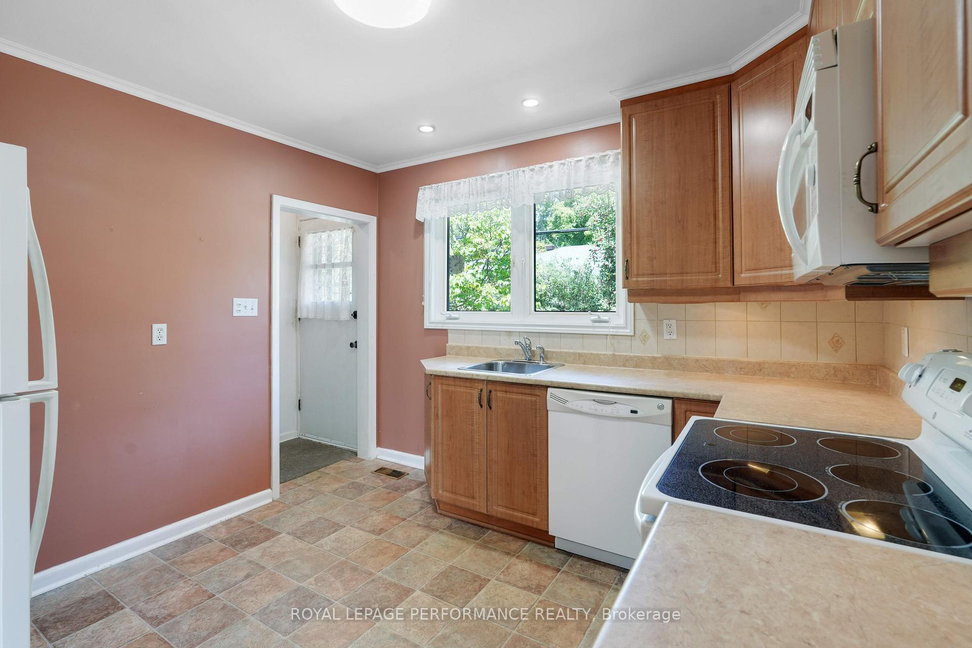 Photo 11 of 773 Fairdale Avenue, Ottawa, Elmvale Acres — HOMEH