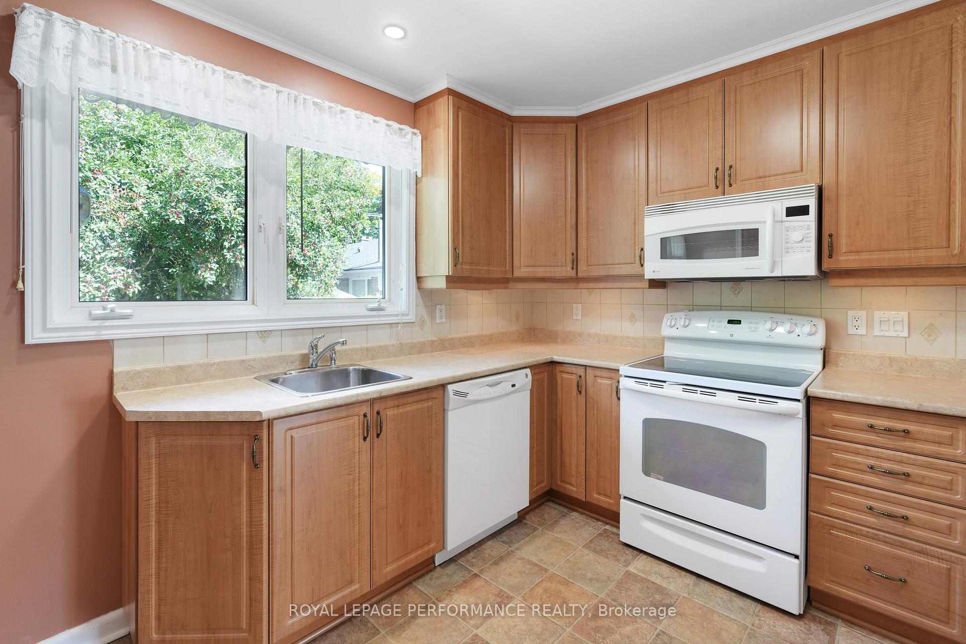 Photo 12 of 773 Fairdale Avenue, Ottawa, Elmvale Acres — HOMEH