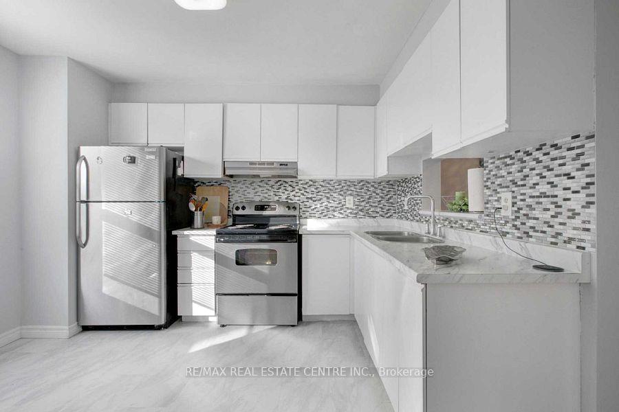 Photo 4 of Unit 27, 265 Williamsburg Road, Kitchener, Laurentian Hills — HOMEH