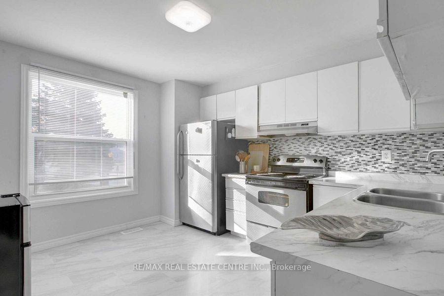 Photo 5 of Unit 27, 265 Williamsburg Road, Kitchener, Laurentian Hills — HOMEH