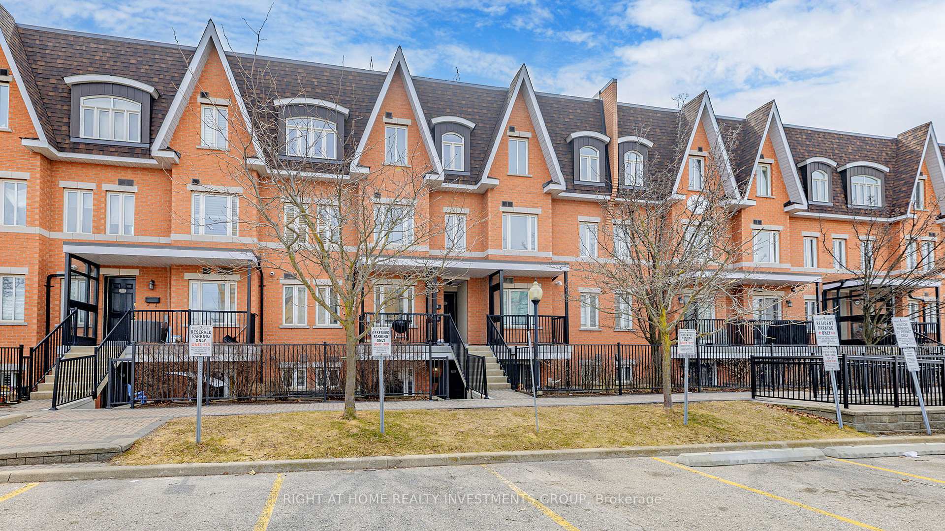 Front of Unit 118, 316 John Street