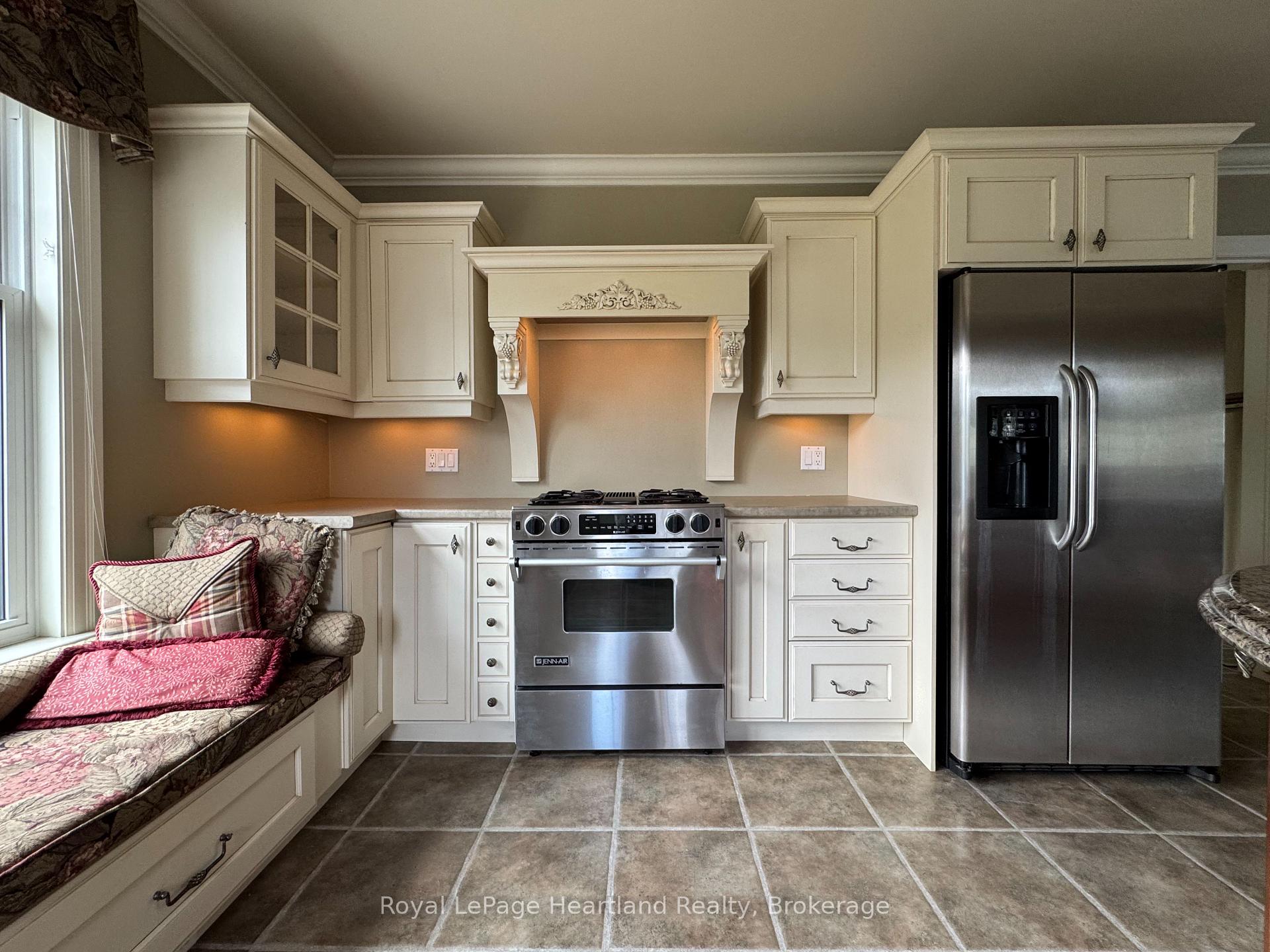 Photo 7 of 118 Anglesea Street, Goderich, Goderich (Town) — HOMEH