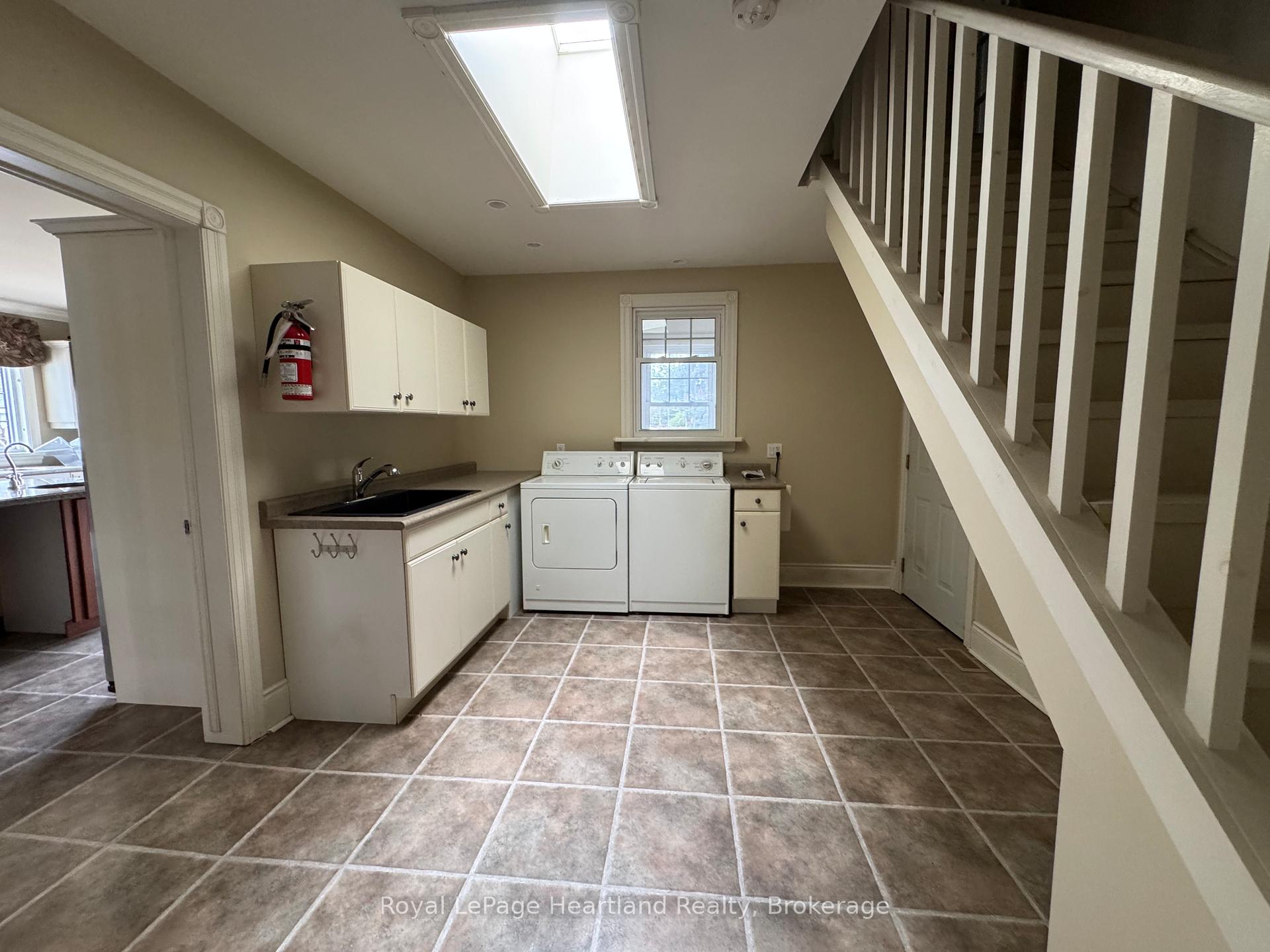 Photo 10 of 118 Anglesea Street, Goderich, Goderich (Town) — HOMEH