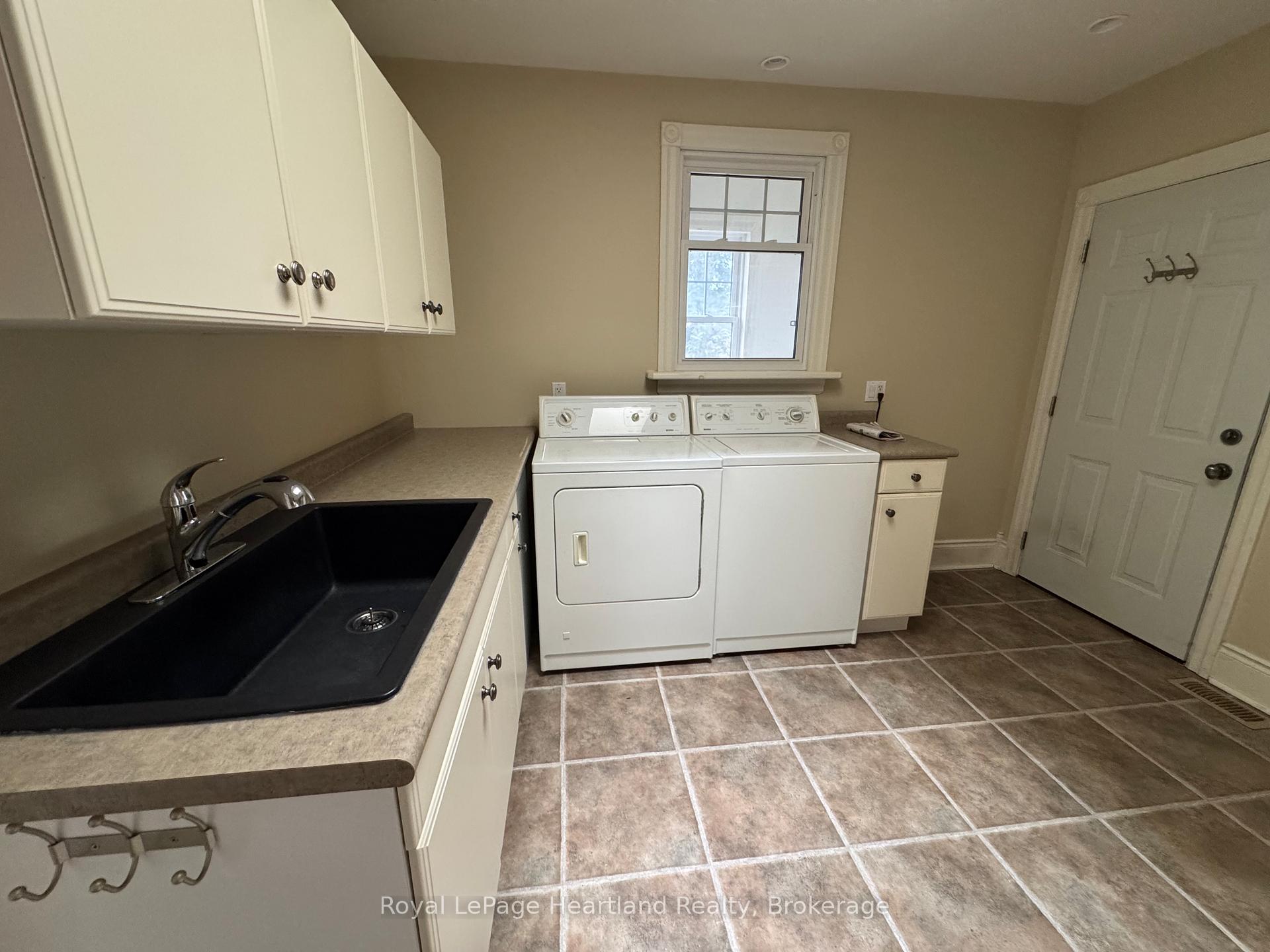 Photo 12 of 118 Anglesea Street, Goderich, Goderich (Town) — HOMEH