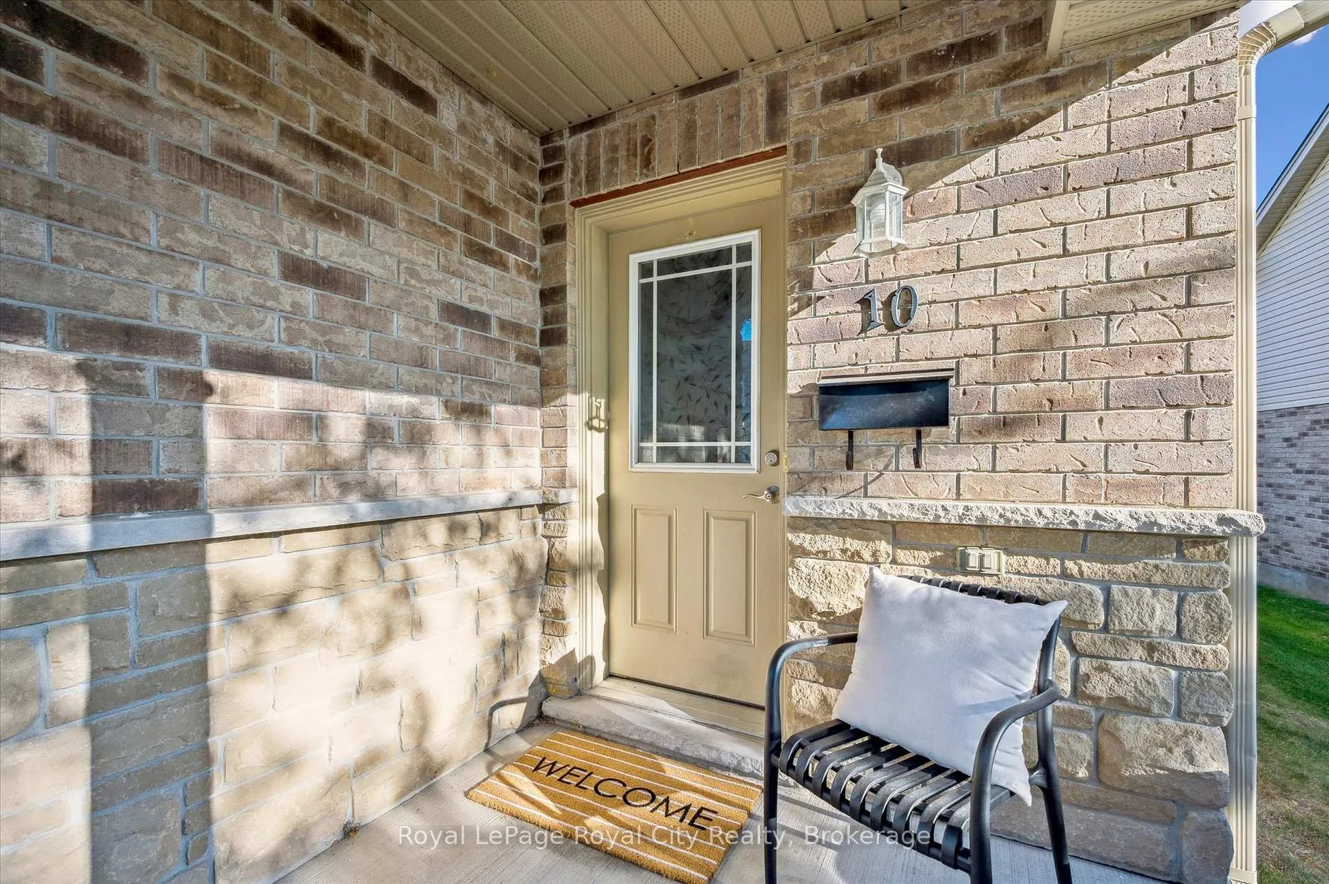 Photo 2 of 10 Katemore Drive, Guelph, Pineridge/Westminster Woods — HOMEH