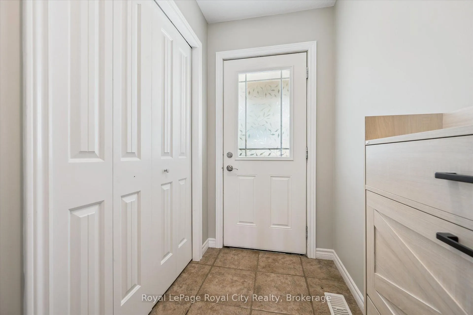 Photo 3 of 10 Katemore Drive, Guelph, Pineridge/Westminster Woods — HOMEH