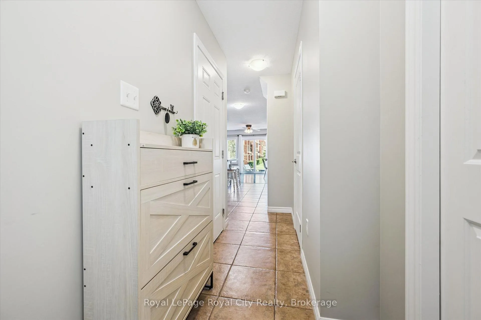 Photo 4 of 10 Katemore Drive, Guelph, Pineridge/Westminster Woods — HOMEH