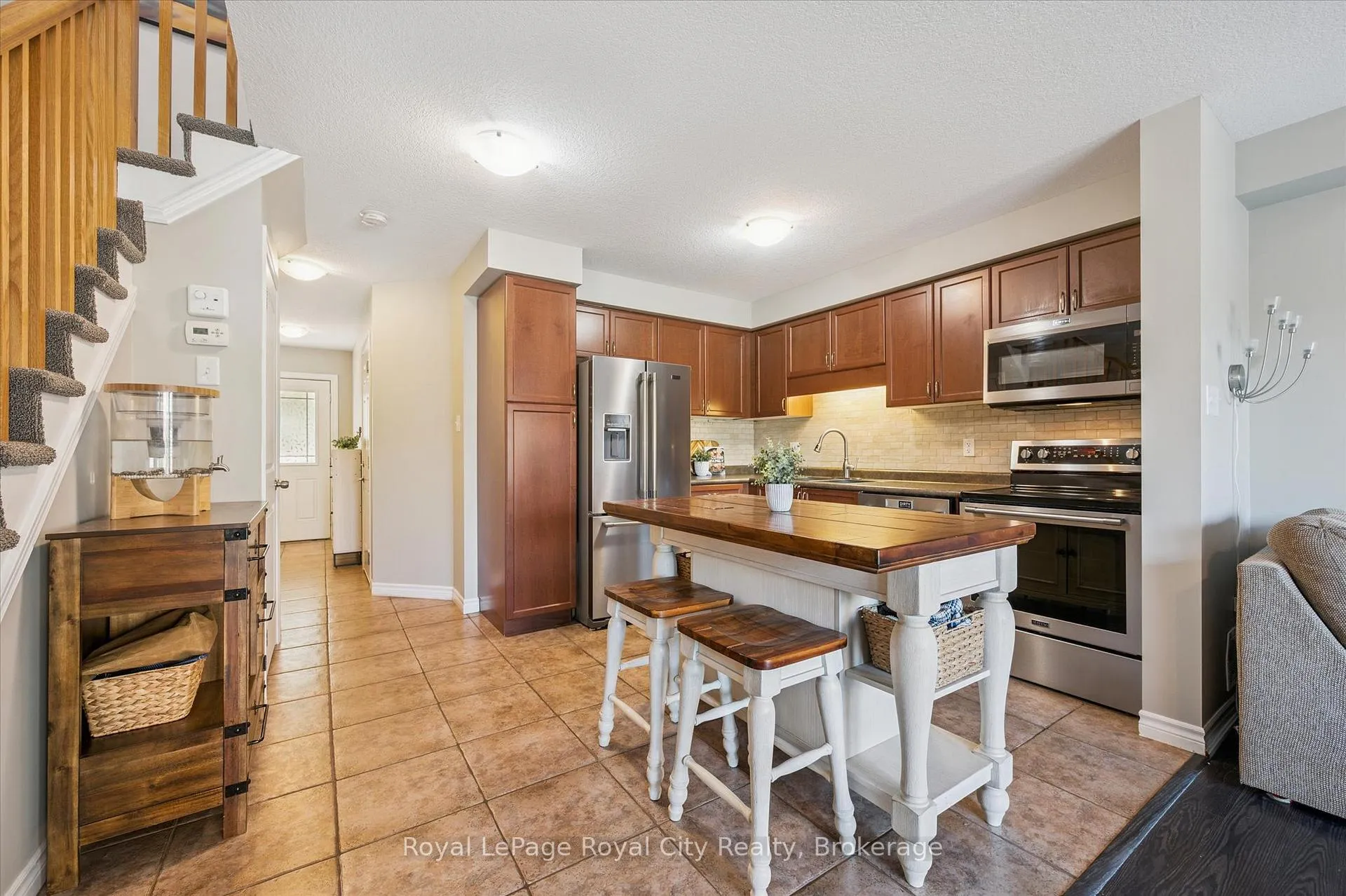 Photo 8 of 10 Katemore Drive, Guelph, Pineridge/Westminster Woods — HOMEH